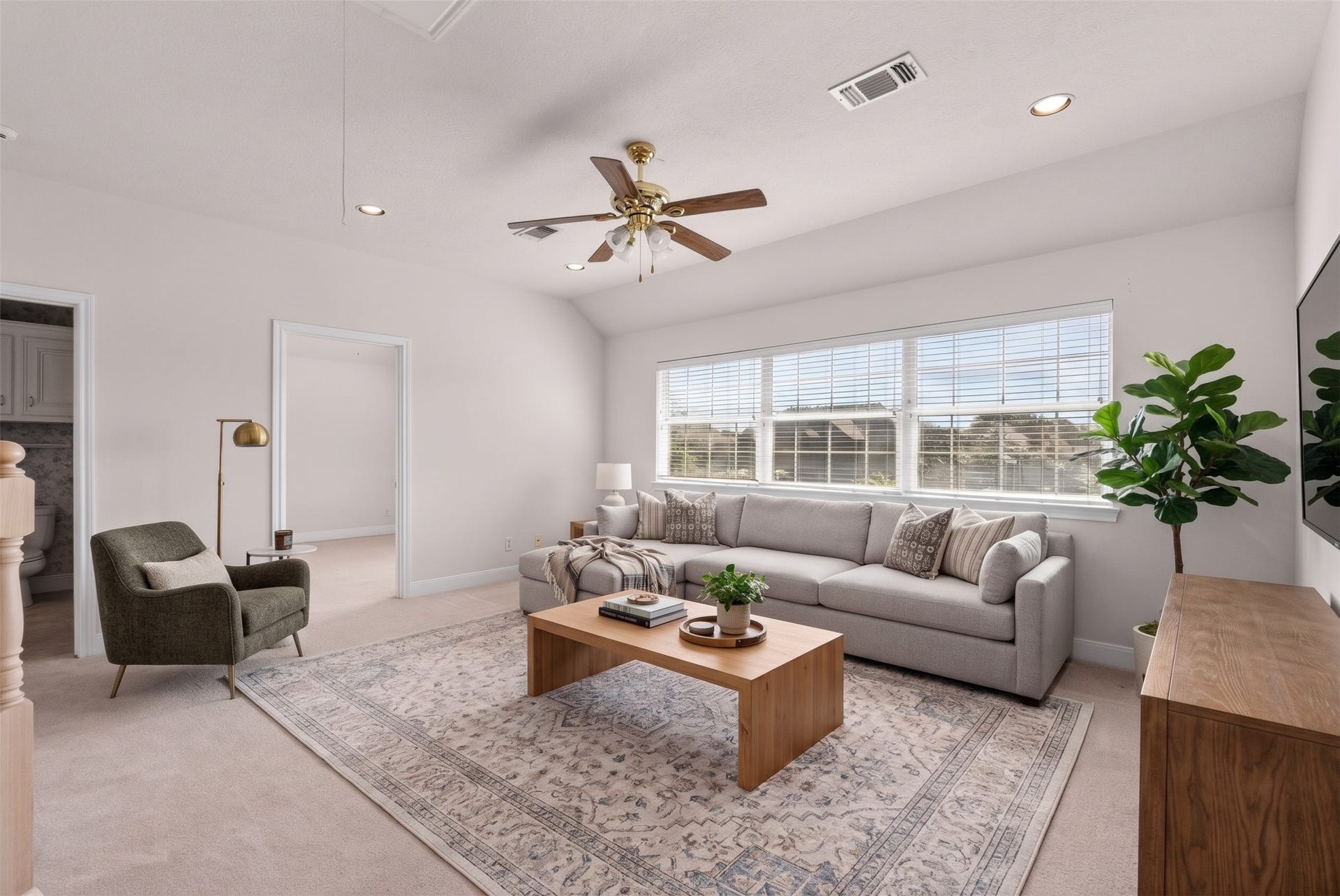 4402 Santee Drive, Baytown, TX 77521 Sunlight pours through expansive windows to illuminate this 20-foot upstairs game room.