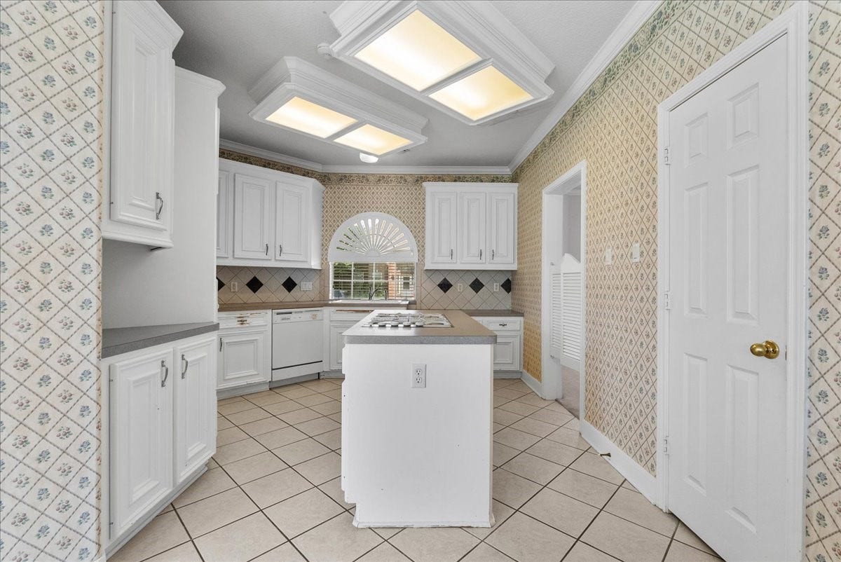 4402 Santee Drive, Baytown, TX 77521 The central island with a built-in cooktop gives the home chef plenty of maneuvering room while keeping perimeter counters completely open.