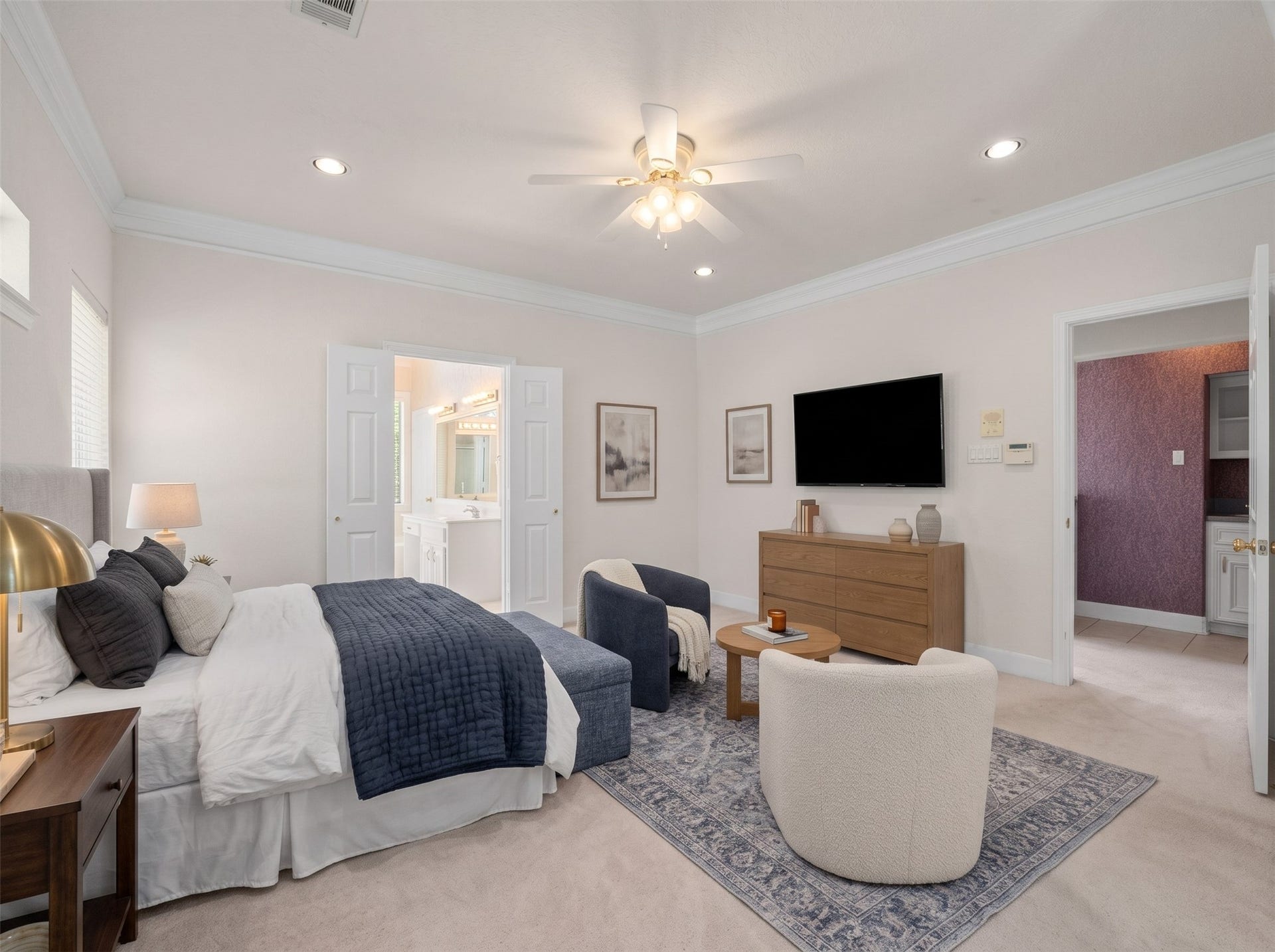4402 Santee Drive, Baytown, TX 77521 The massive ground-floor footprint allows you to comfortably arrange a king-size bed alongside a full sitting area.