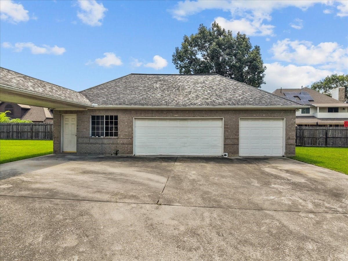 4402 Santee Drive, Baytown, TX 77521 Oversized detached 3-car garage featuring a covered breezeway connection.