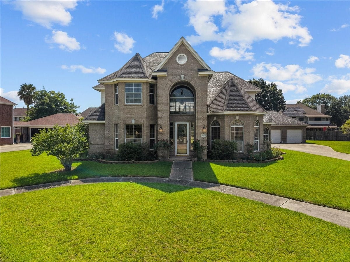 4402 Santee Drive, Baytown, TX 77521 Nestled on an oversized corner lot in Baytown's established Country Club Oaks