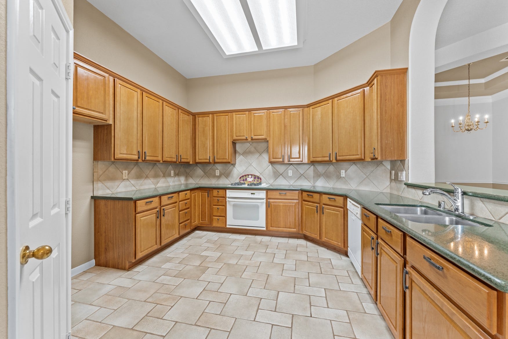 16503 Oat Mill Drive, Houston, TX 77095 Your spacious new kitchen can accommodate many cooks!