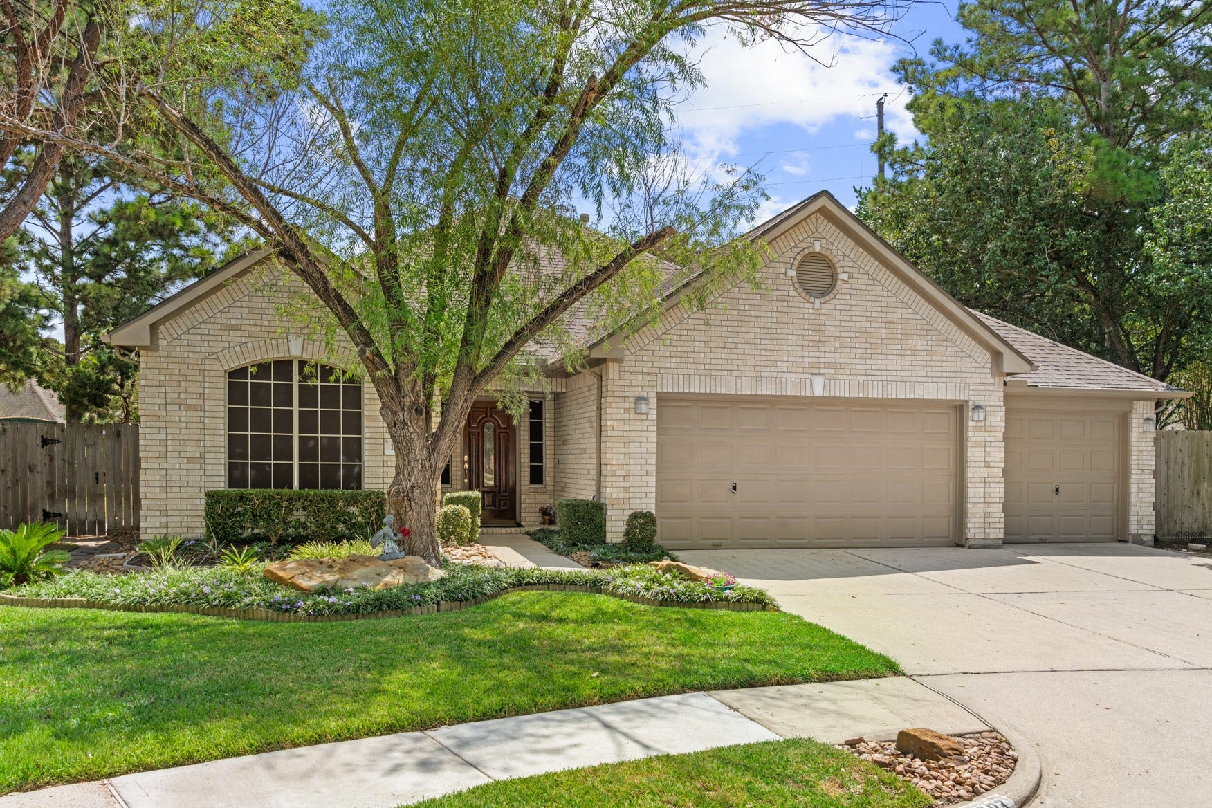16503 Oat Mill Drive, Houston, TX 77095 This well-maintained property is ready to be your new home!
