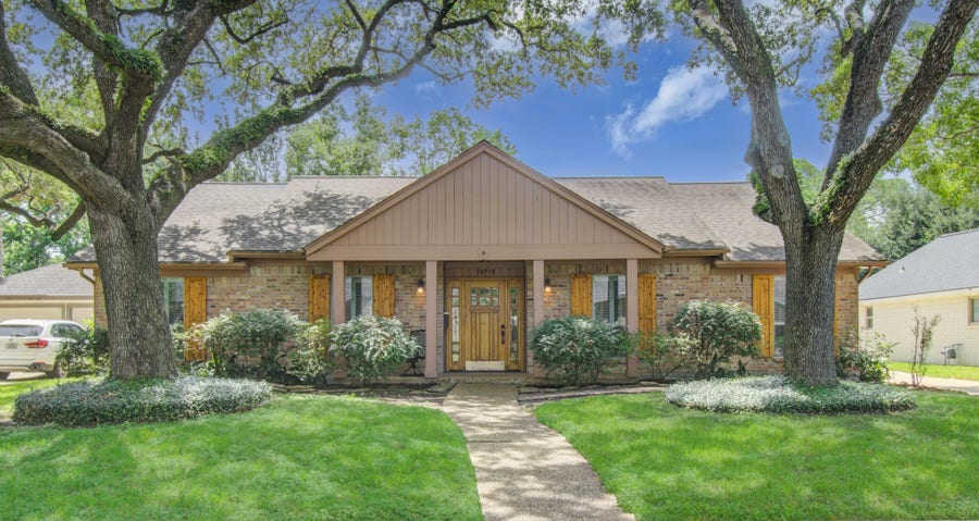 Property photo for 10715 Candlewood Drive, Houston, TX