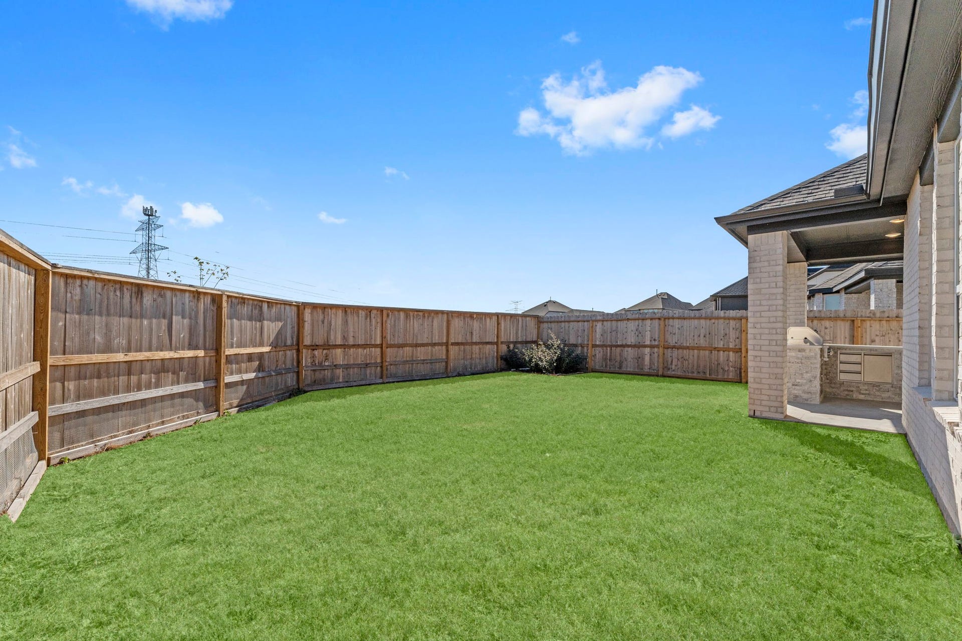 2230 Fresh Flower Way, Richmond, TX 77406 Expansive, lush green backyard provides plenty of room for play, pets, or a future pool.