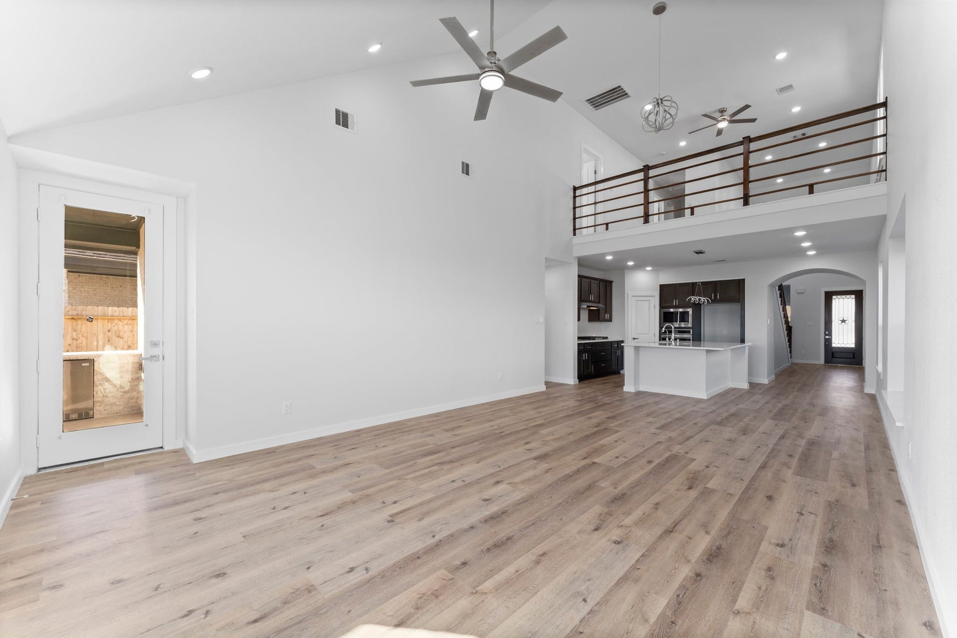 2230 Fresh Flower Way, Richmond, TX 77406 Experience the ultimate high ceiling concept with this massive great room that flows directly into the kitchen. The soaring vaulted ceilings and wall of windows create a bright, inviting atmosphere that anchors the home.