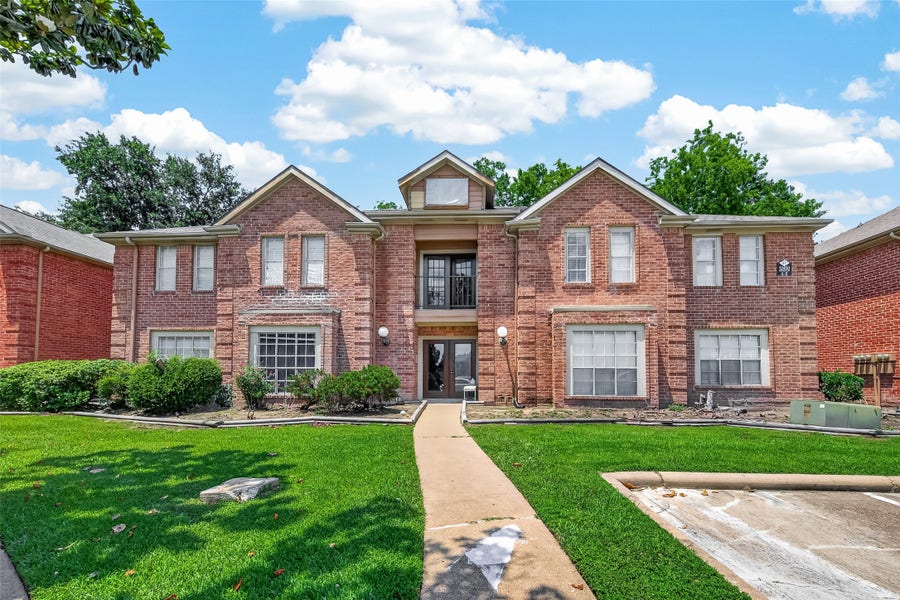 Property photo for 12400 overbrook ln, #41b, Houston, TX
