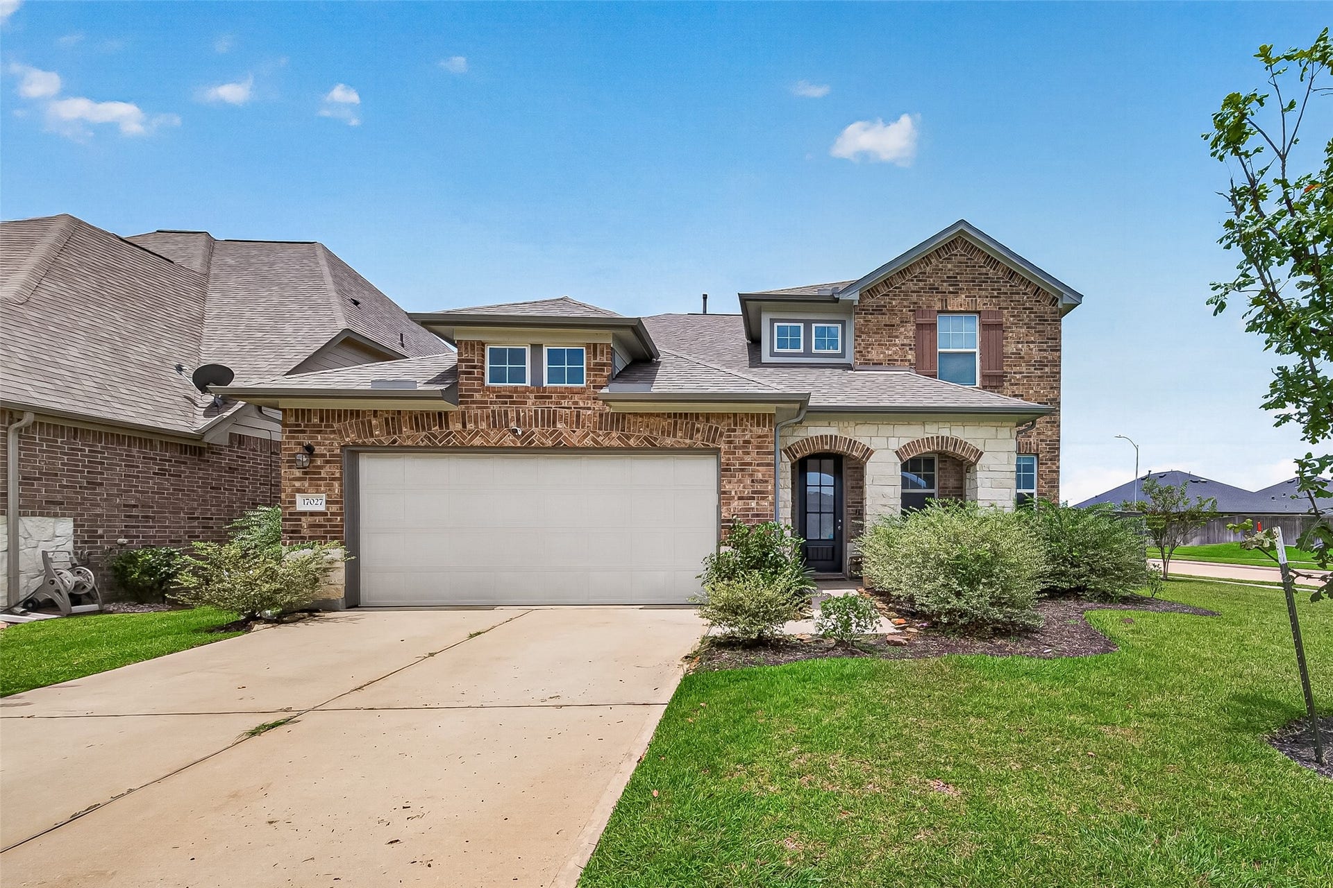 17027 Bainham Forest Trail, Hockley, TX 77447 Welcome to this beautiful home!