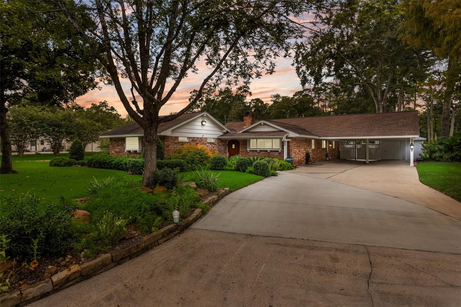 Property photo for 3 Fairway Drive, Conroe, TX