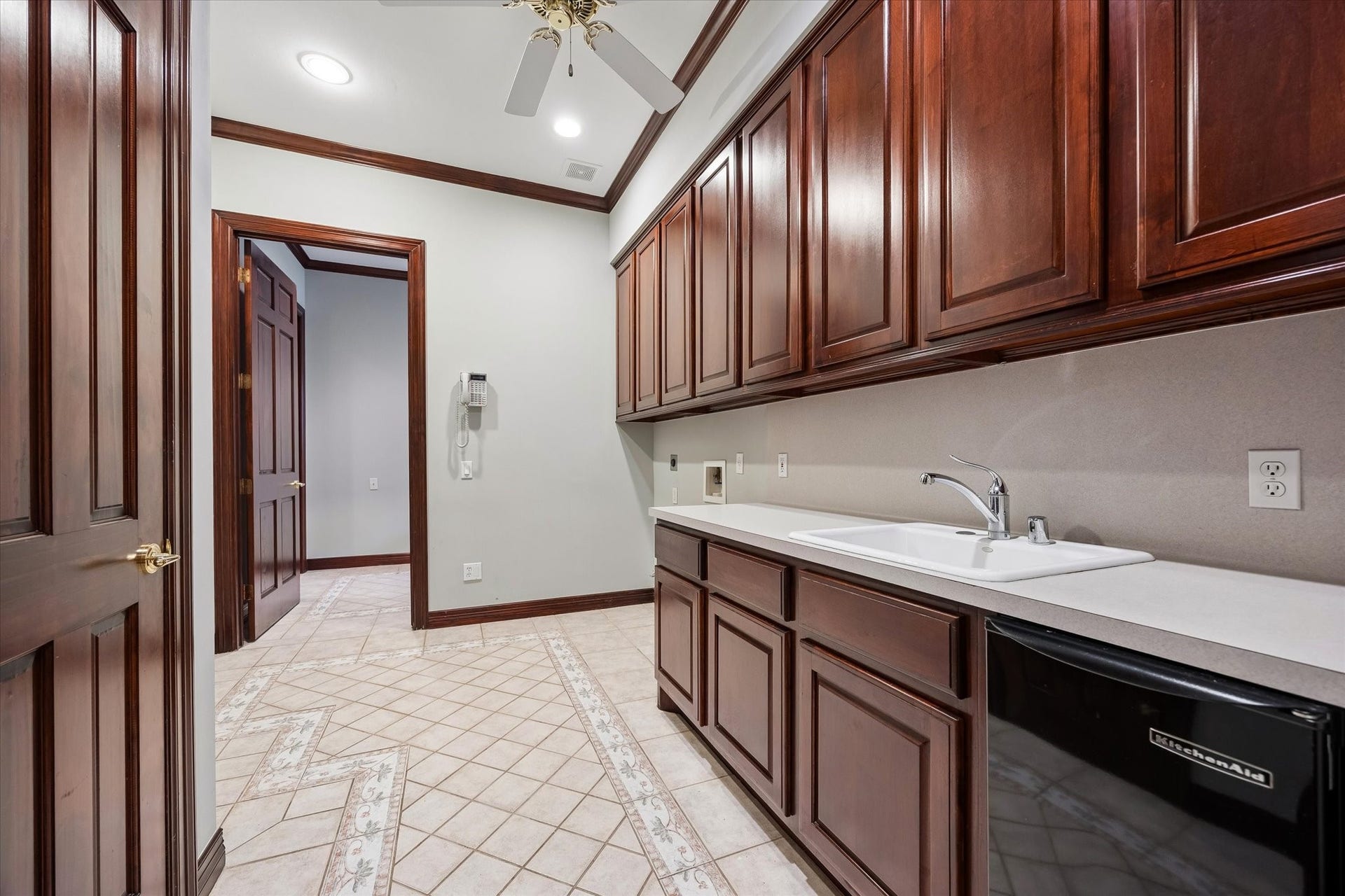22 Eaton Square, Houston, TX 77027 22 Eaton Square, Houston, TX 77027