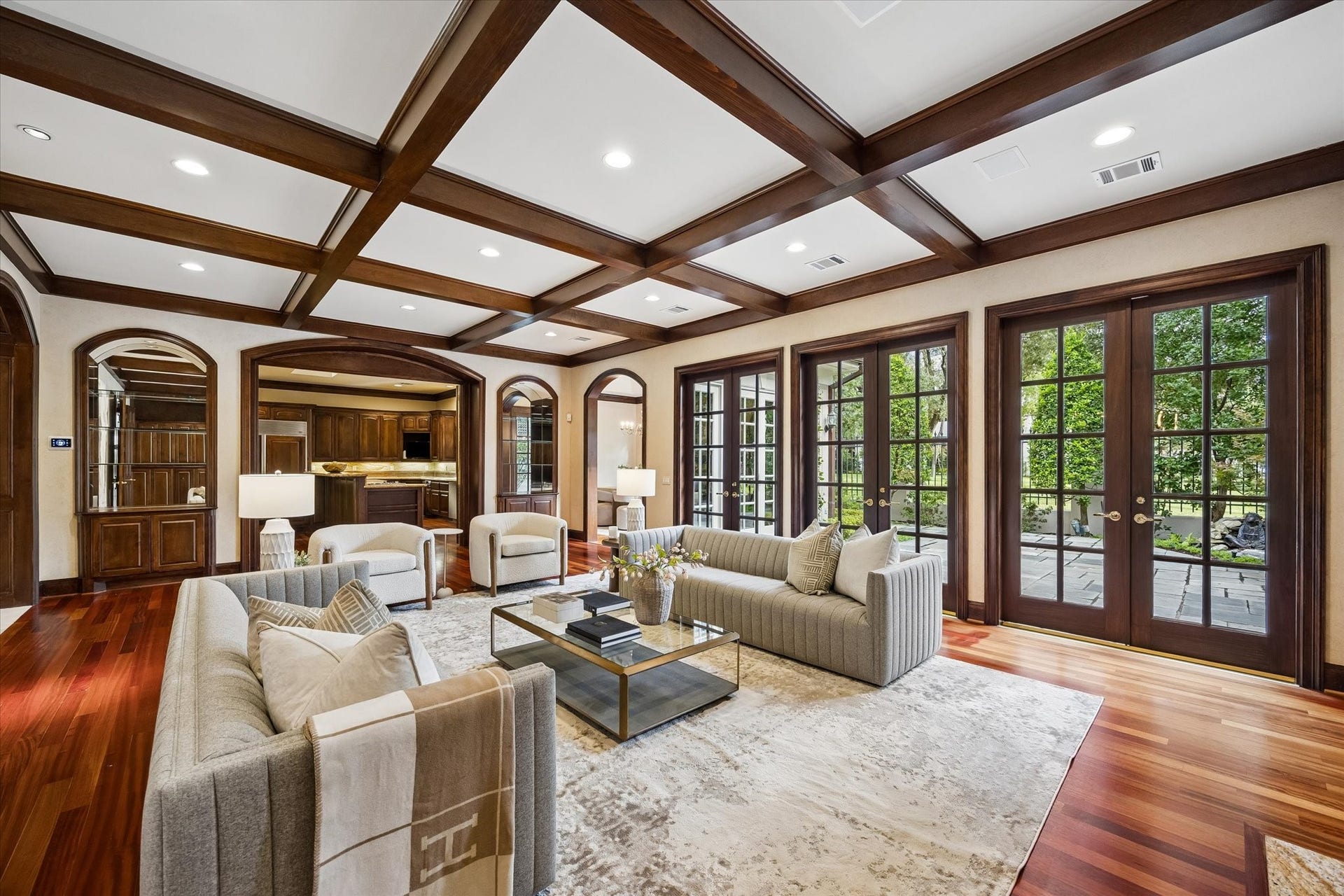 22 Eaton Square, Houston, TX 77027 Beautiful light enters the family room from the french doors that open to the garden.