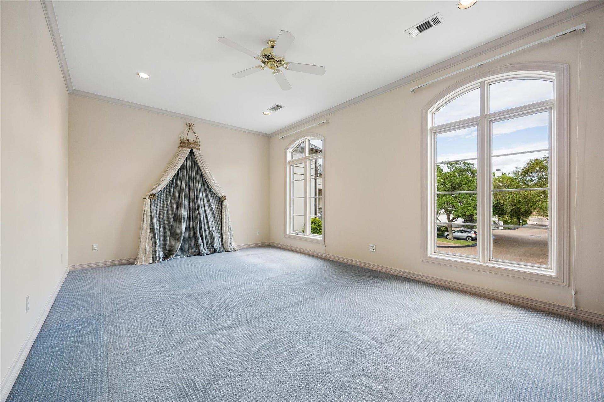 22 Eaton Square, Houston, TX 77027 22 Eaton Square, Houston, TX 77027