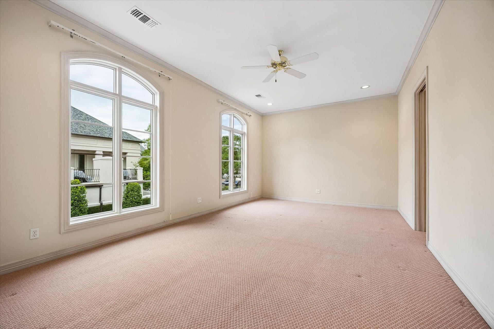 22 Eaton Square, Houston, TX 77027 22 Eaton Square, Houston, TX 77027