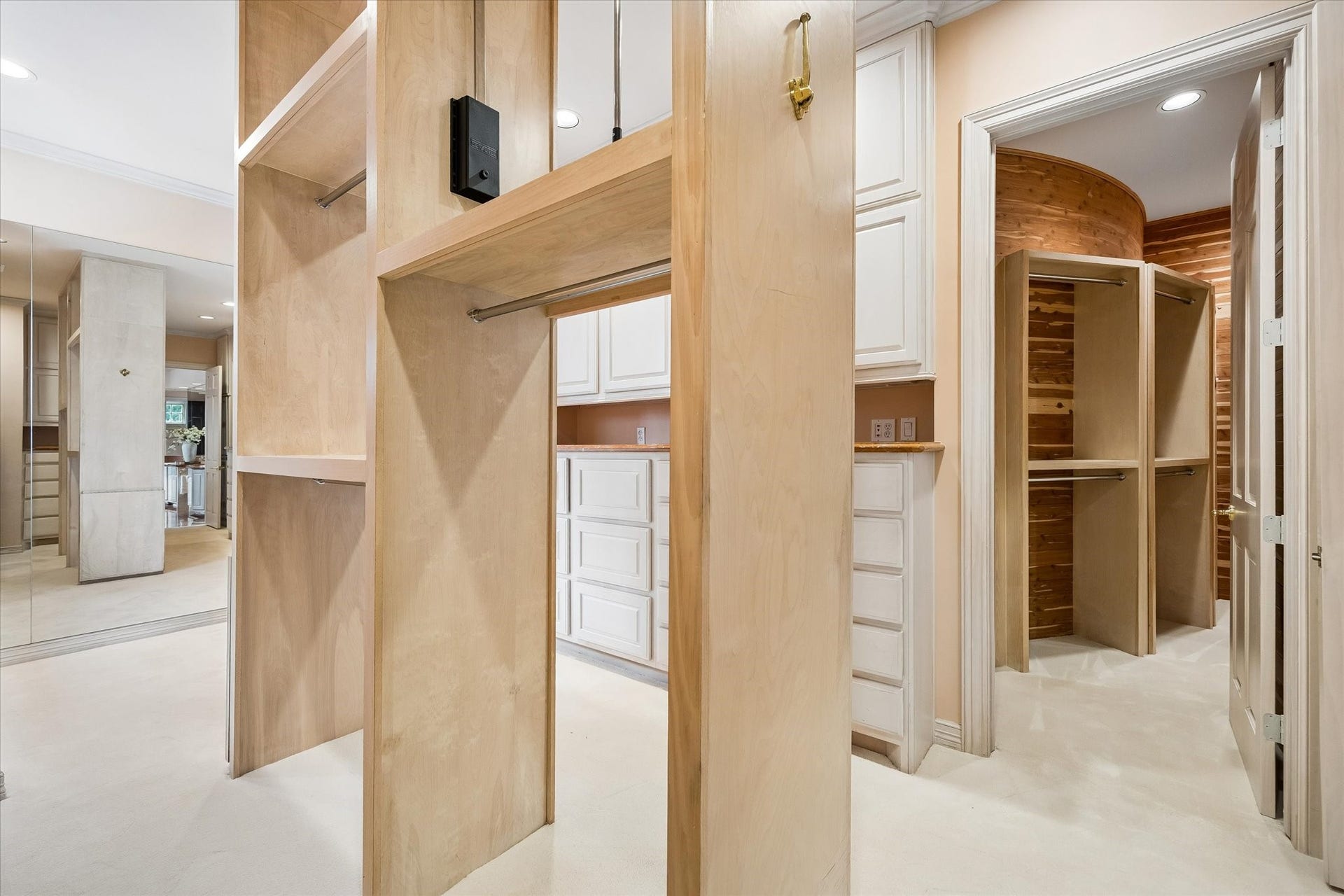 22 Eaton Square, Houston, TX 77027 22 Eaton Square, Houston, TX 77027