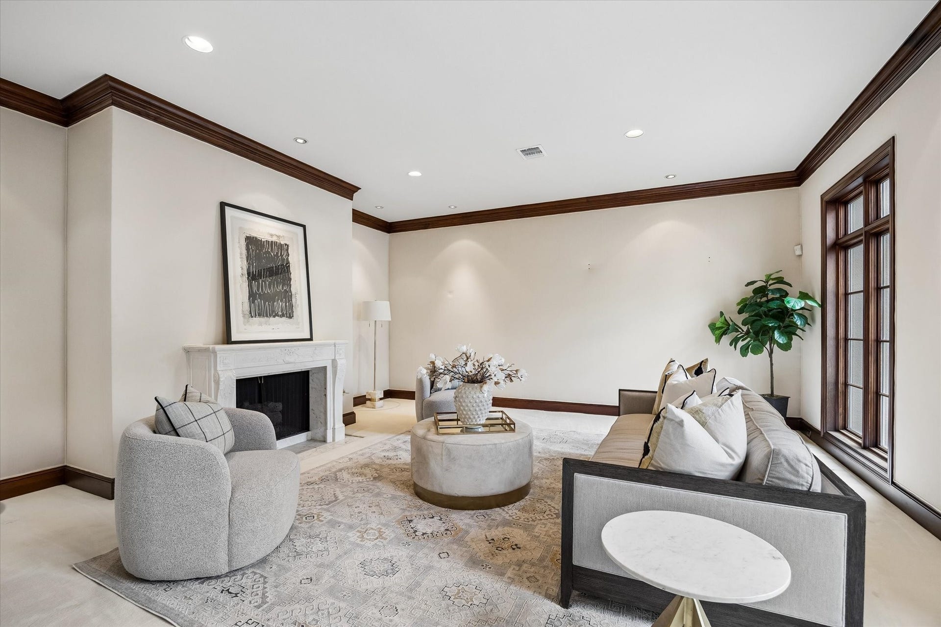 22 Eaton Square, Houston, TX 77027 Two-piece crown molding and prominent hand carved marble mantle offers a welcoming living room feeding to the bar room.
