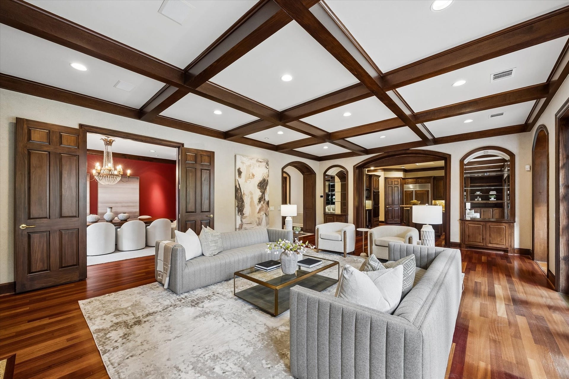 22 Eaton Square, Houston, TX 77027 The family room also flows into the dining room.