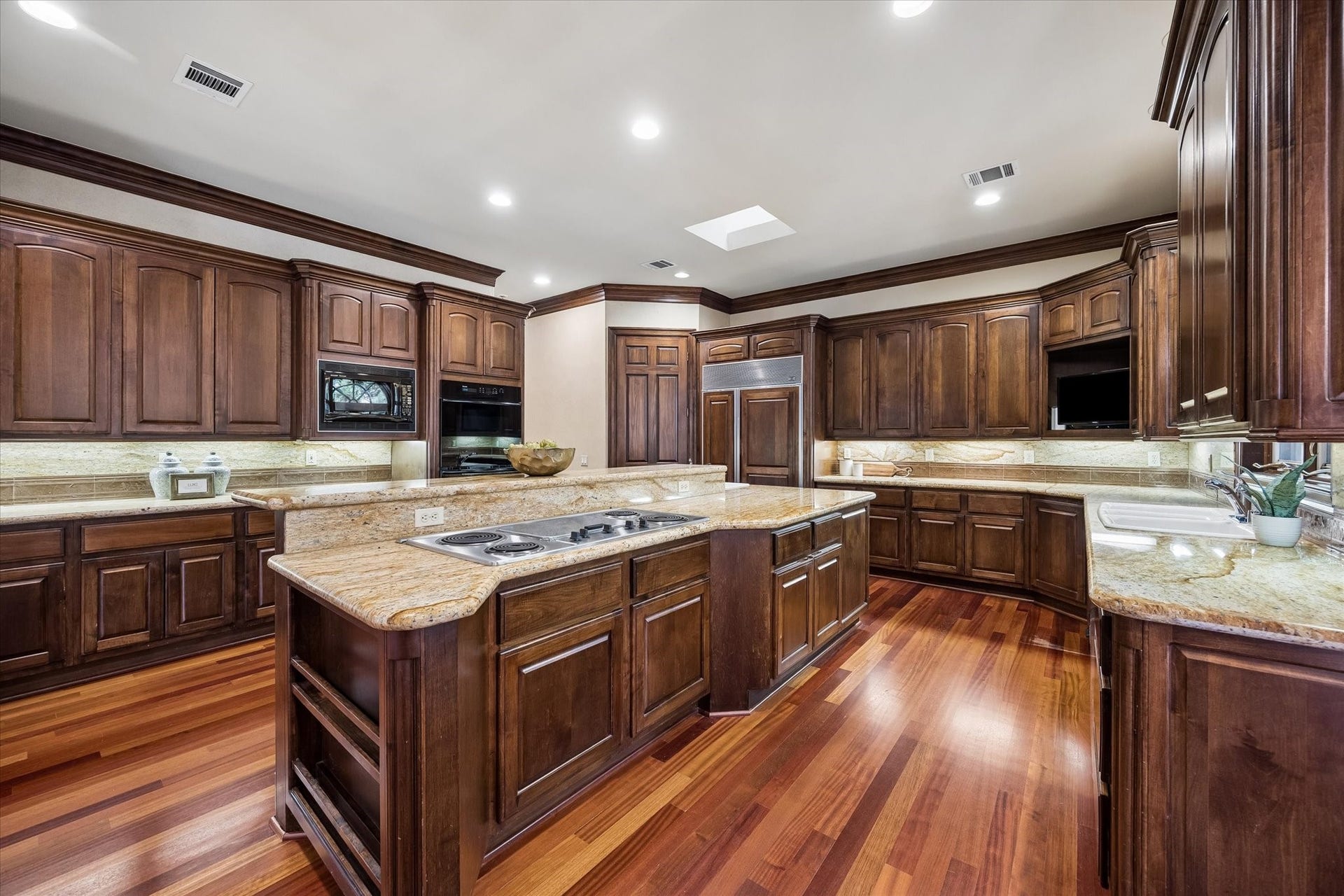 22 Eaton Square, Houston, TX 77027 22 Eaton Square, Houston, TX 77027