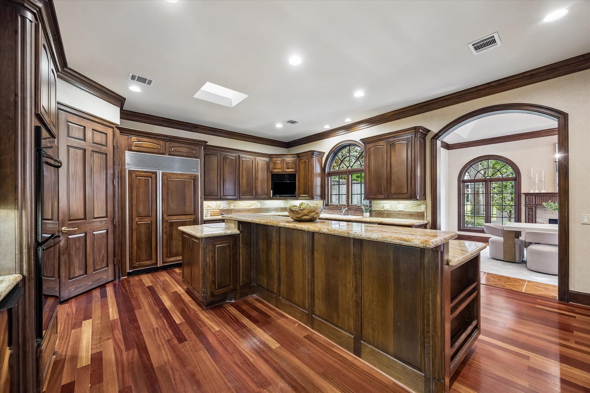 22 Eaton Square, Houston, TX 77027 22 Eaton Square, Houston, TX 77027
