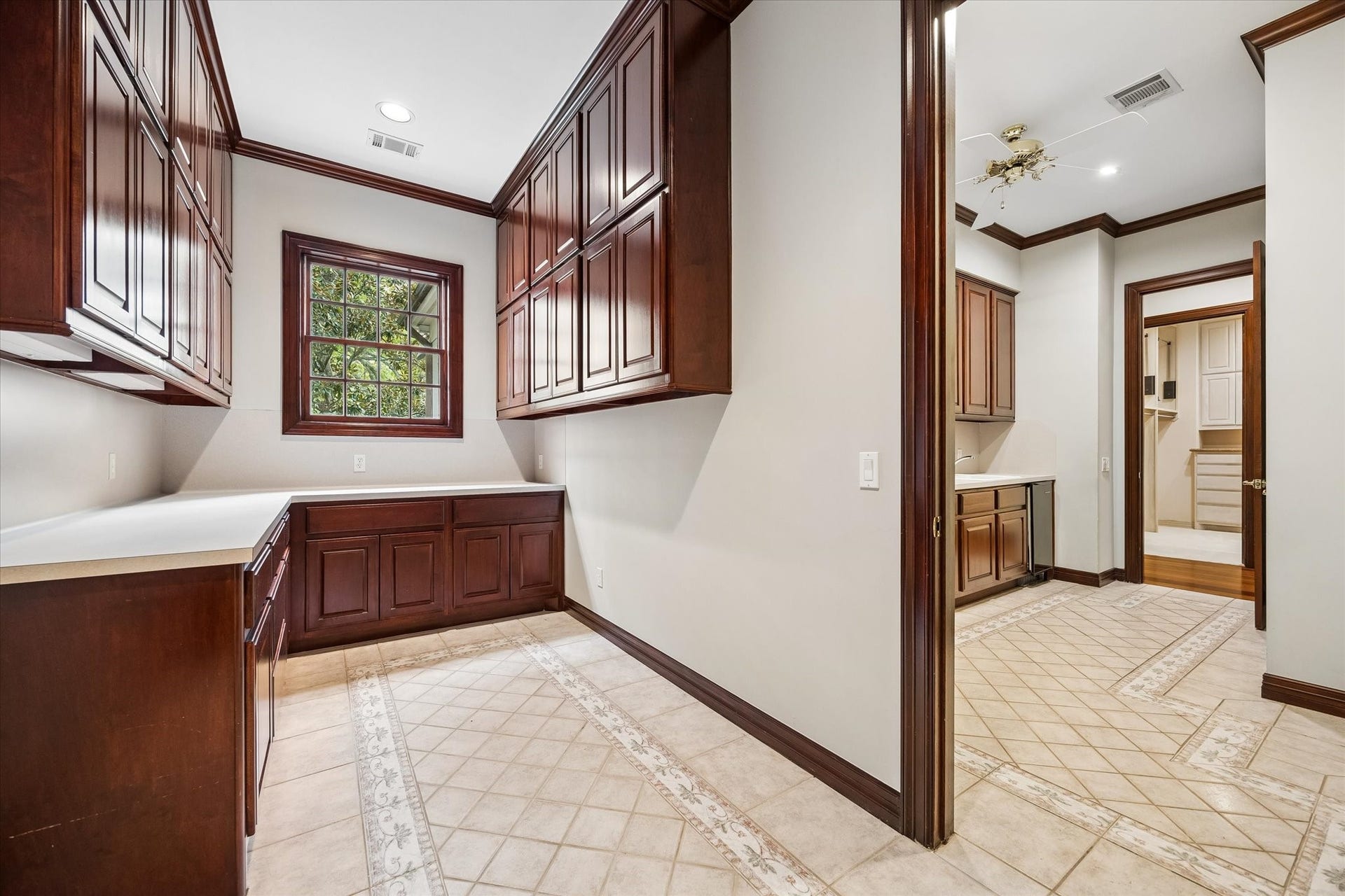 22 Eaton Square, Houston, TX 77027 22 Eaton Square, Houston, TX 77027