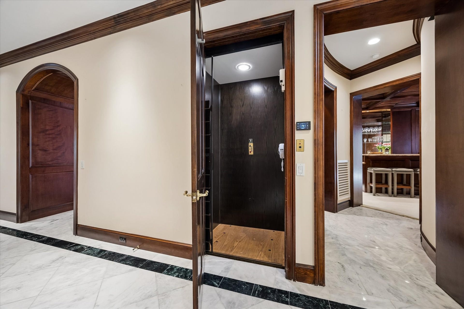 22 Eaton Square, Houston, TX 77027 22 Eaton Square, Houston, TX 77027