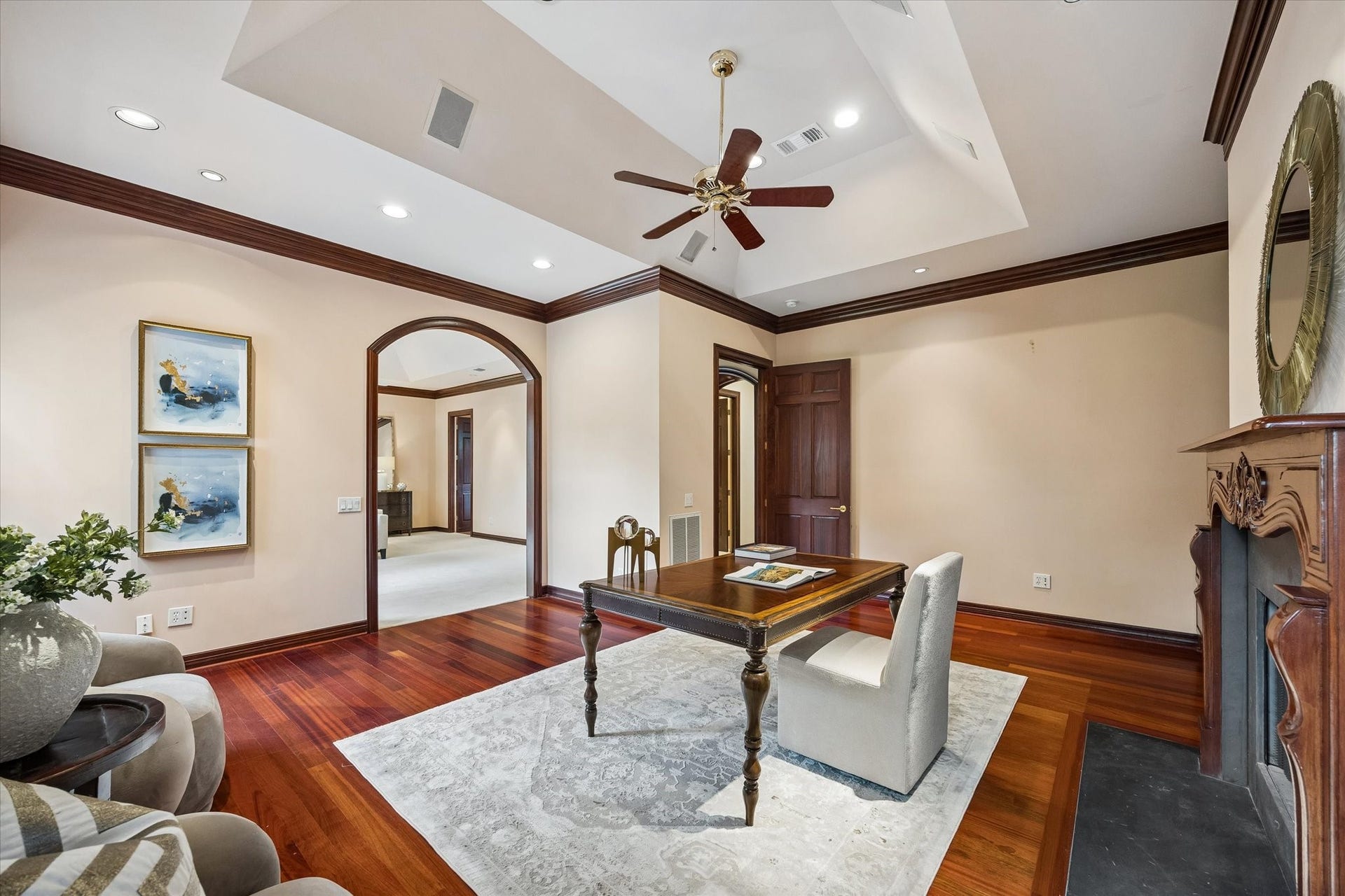 22 Eaton Square, Houston, TX 77027 22 Eaton Square, Houston, TX 77027