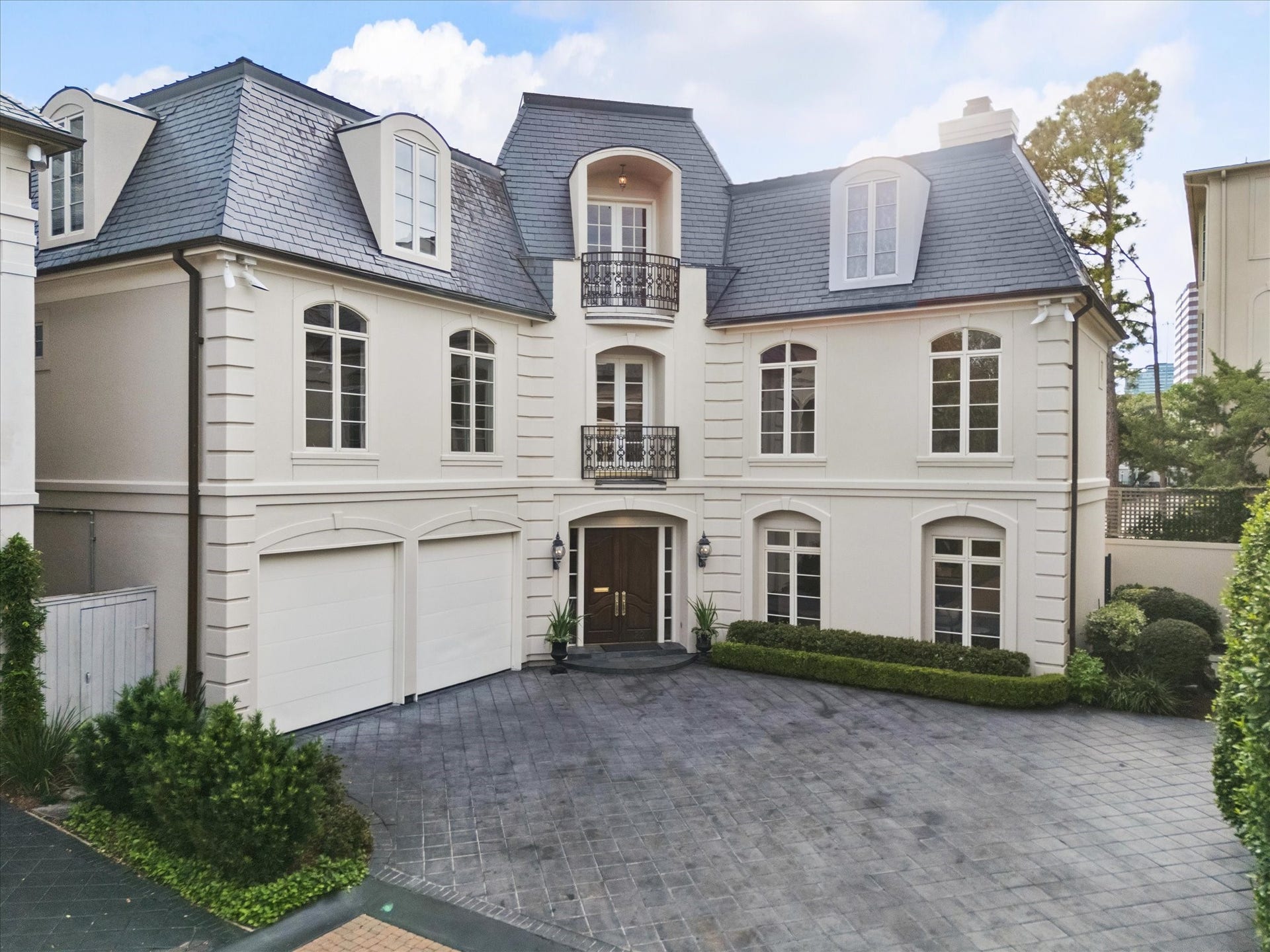 22 Eaton Square, Houston, TX 77027 22 Eaton Square, Houston, TX 77027