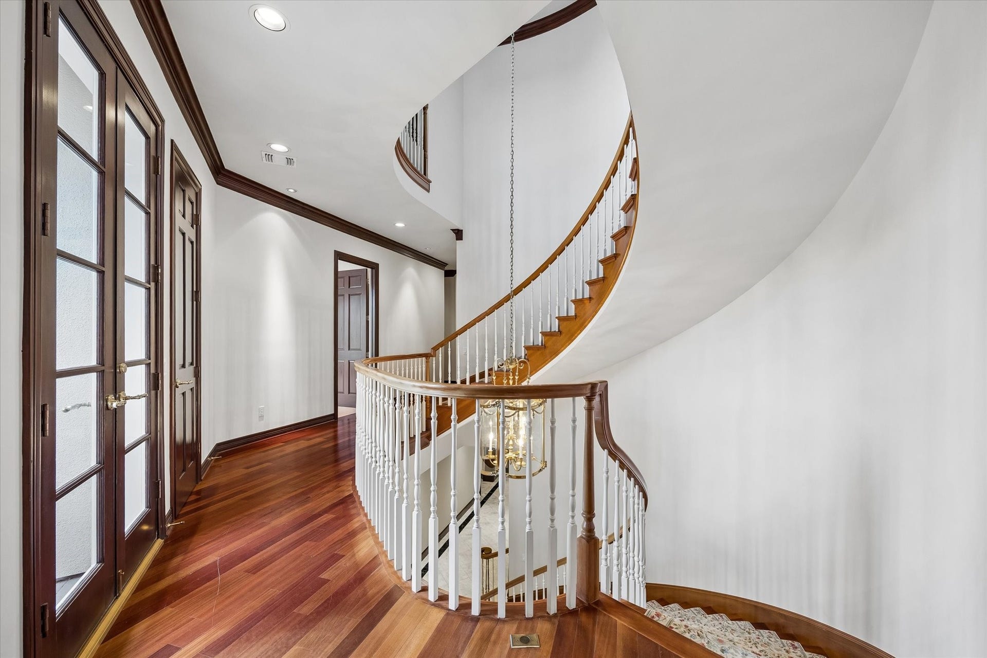 22 Eaton Square, Houston, TX 77027 22 Eaton Square, Houston, TX 77027