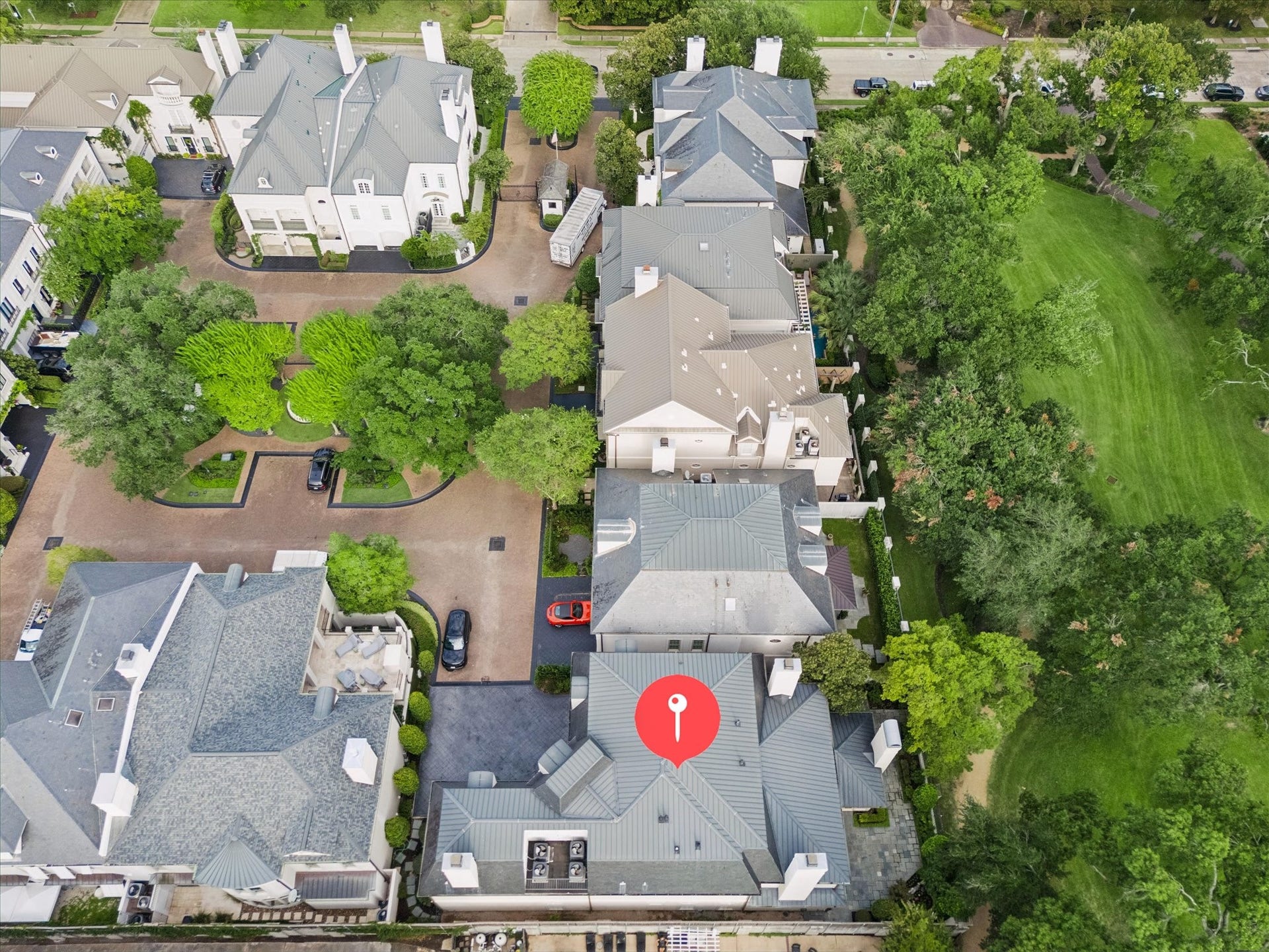 22 Eaton Square, Houston, TX 77027 22 Eaton Square showing the proximity to the park.