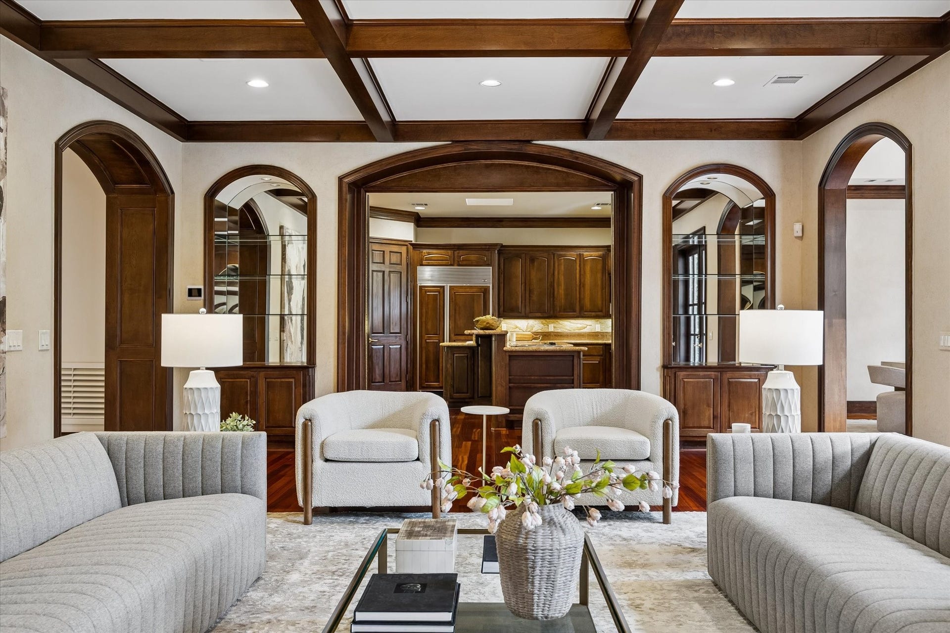 22 Eaton Square, Houston, TX 77027 Designed for functional living, the living, breakfast, and kitchen areas flow seamlessly into one another.