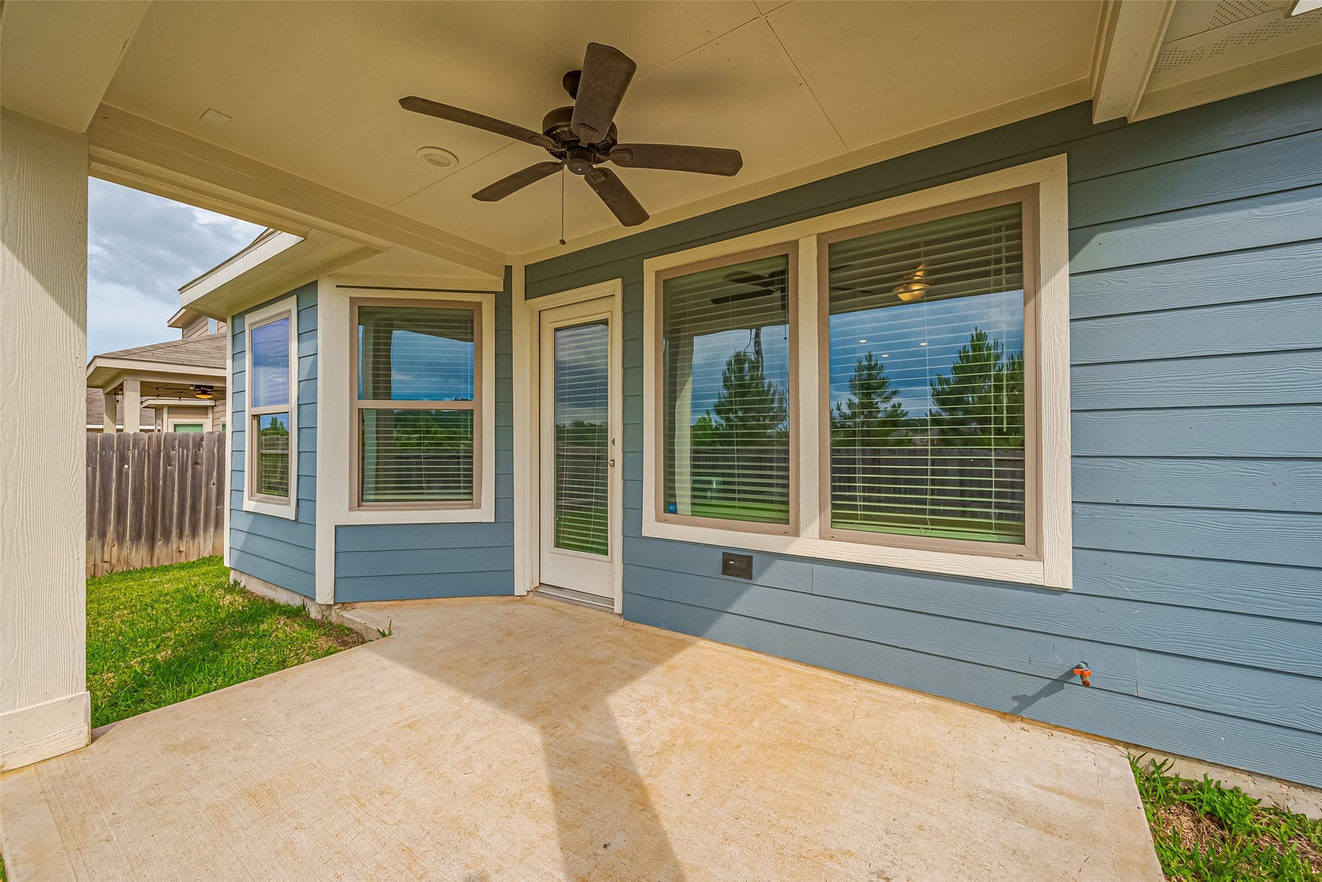 335 Jewett Meadow Drive, Magnolia, TX 77354 Gas stub for easy grilling!