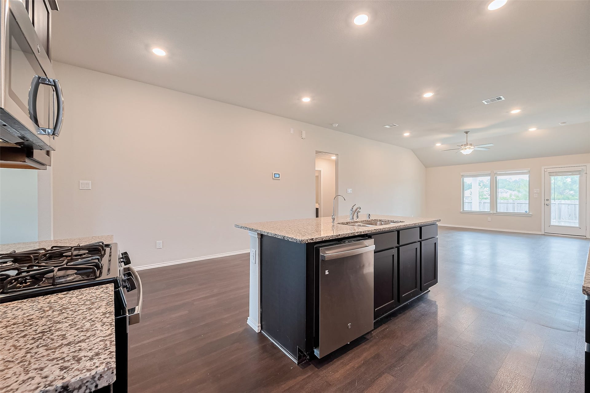 335 Jewett Meadow Drive, Magnolia, TX 77354 335 Jewett Meadow Drive, Magnolia, TX 77354