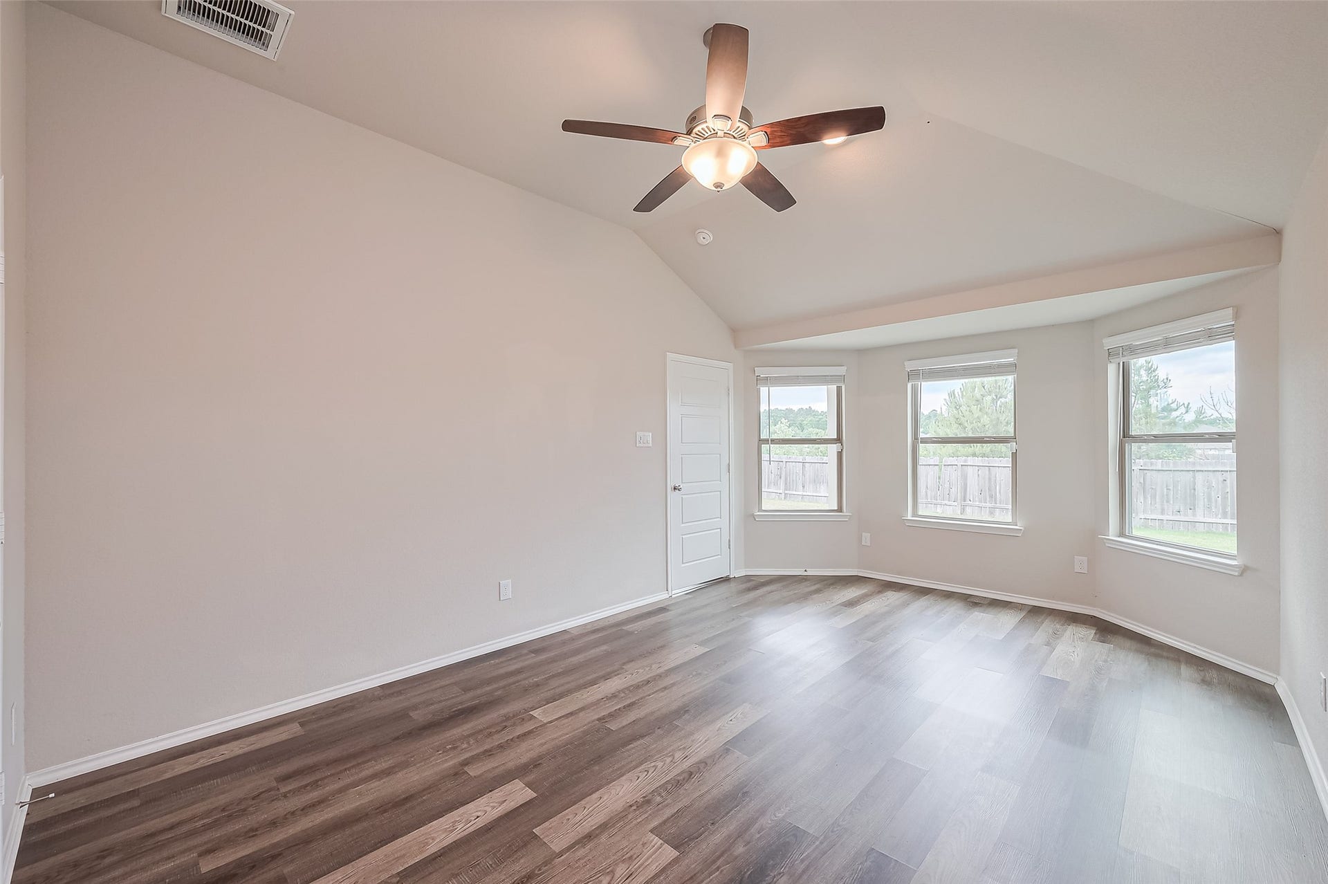 335 Jewett Meadow Drive, Magnolia, TX 77354 Huge and private primary bedroom!