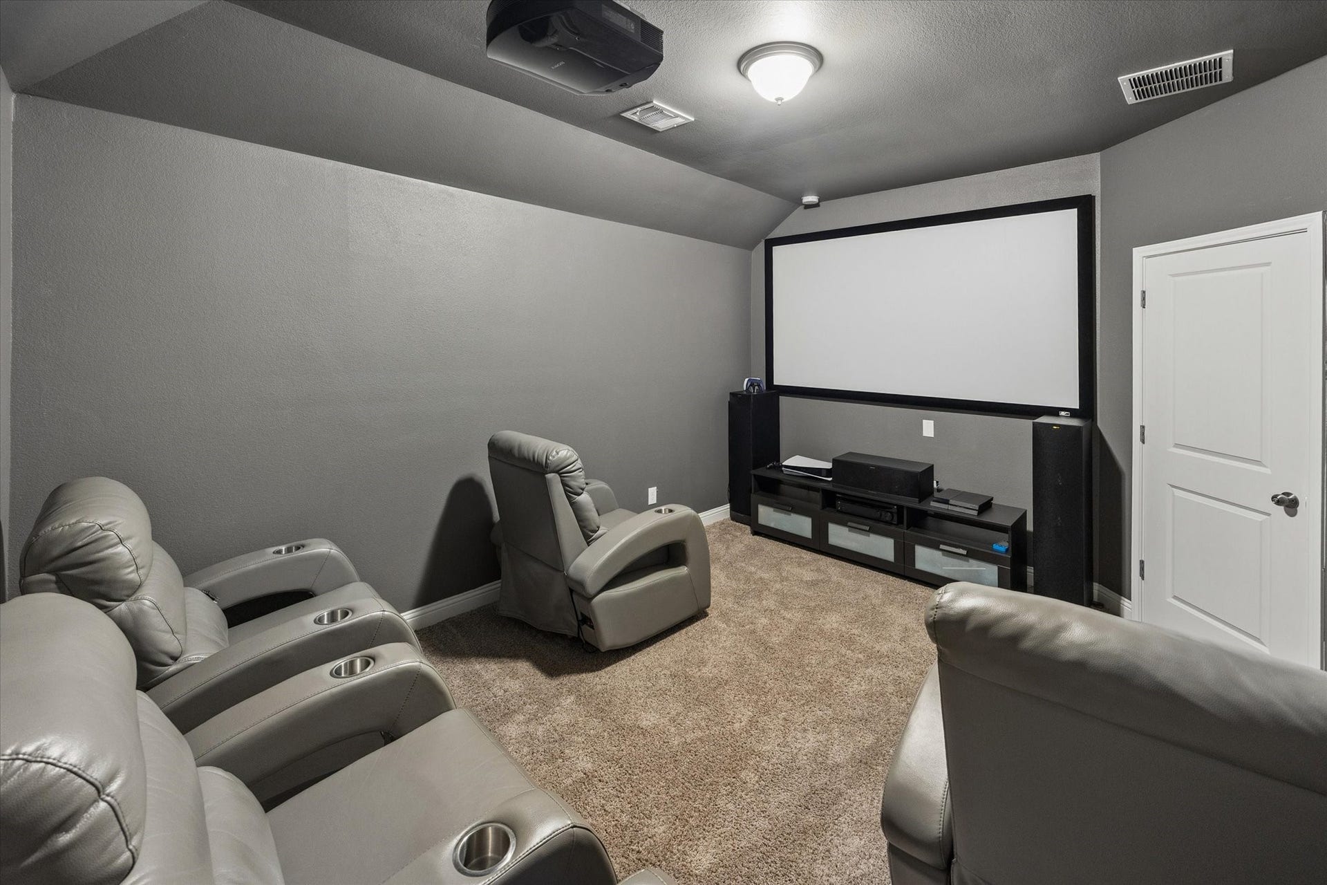 20338 Sienna Bluff Drive, Cypress, TX 77433 Whether hosting a big game, enjoying a family film, or settling in for a favorite series, this dedicated entertainment space brings luxury and leisure home in style.