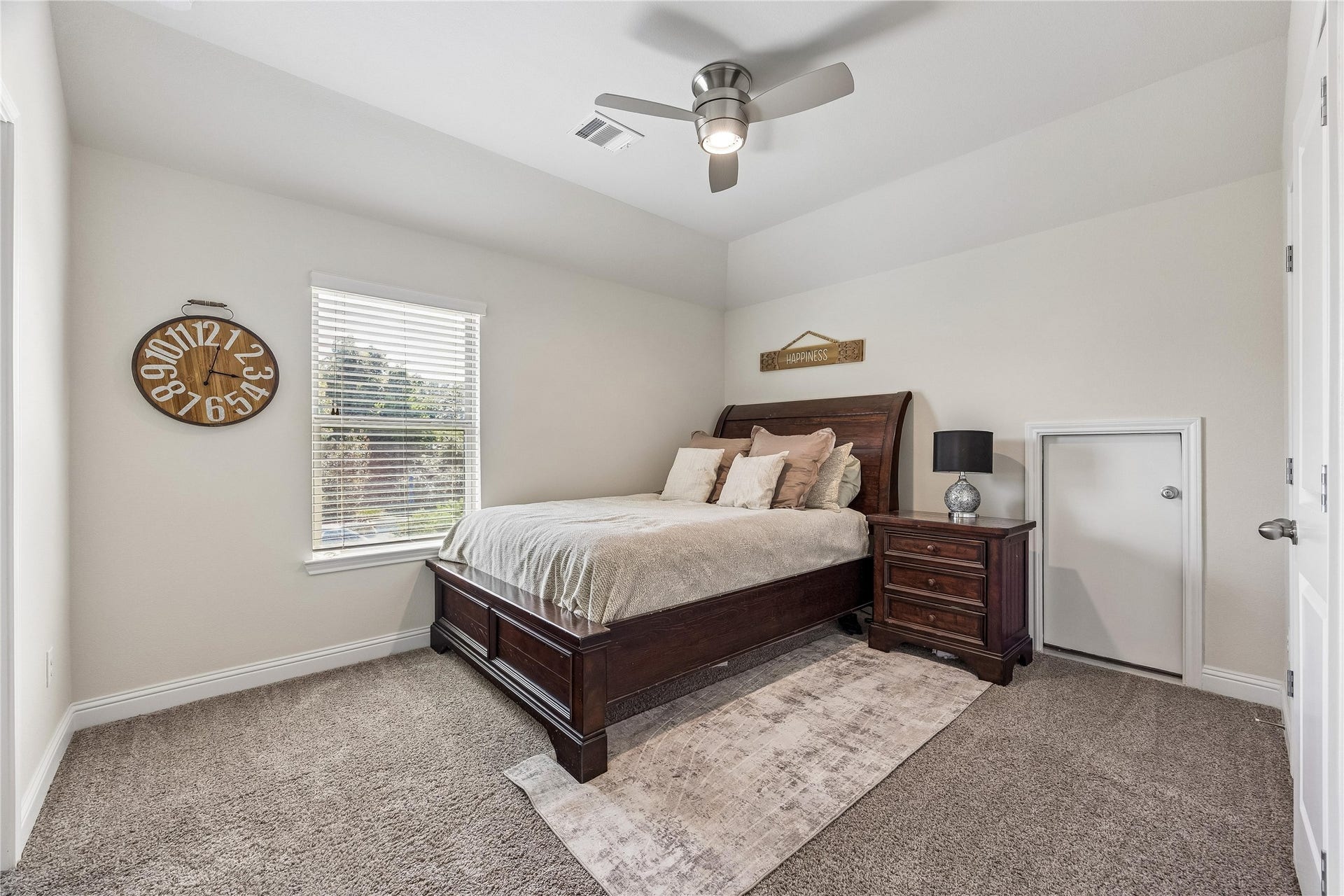 20338 Sienna Bluff Drive, Cypress, TX 77433 Great size secondary bedroom with its own private bathroom. Perfect for guest or older children needing their own space.