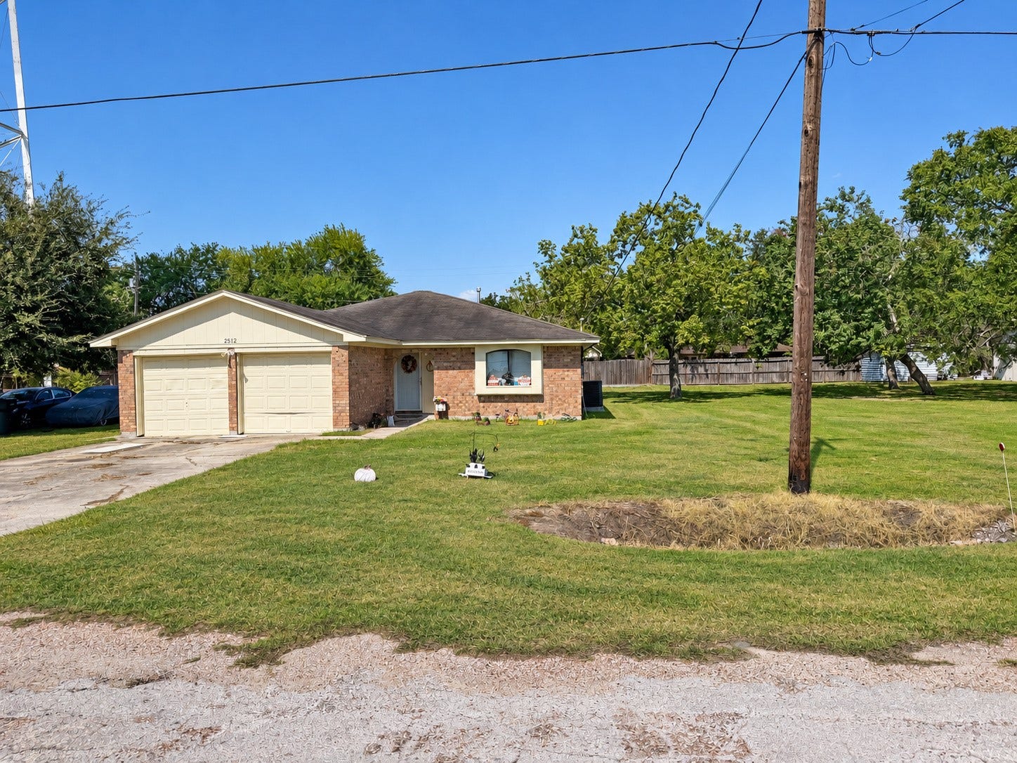 LOt 4 Stonewall, La Marque, TX 77568 The neighbors home