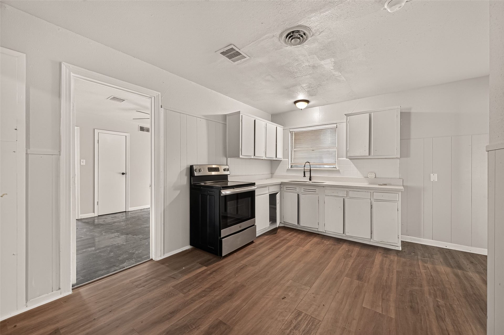 5782 Belcrest Street, Houston, TX 77033