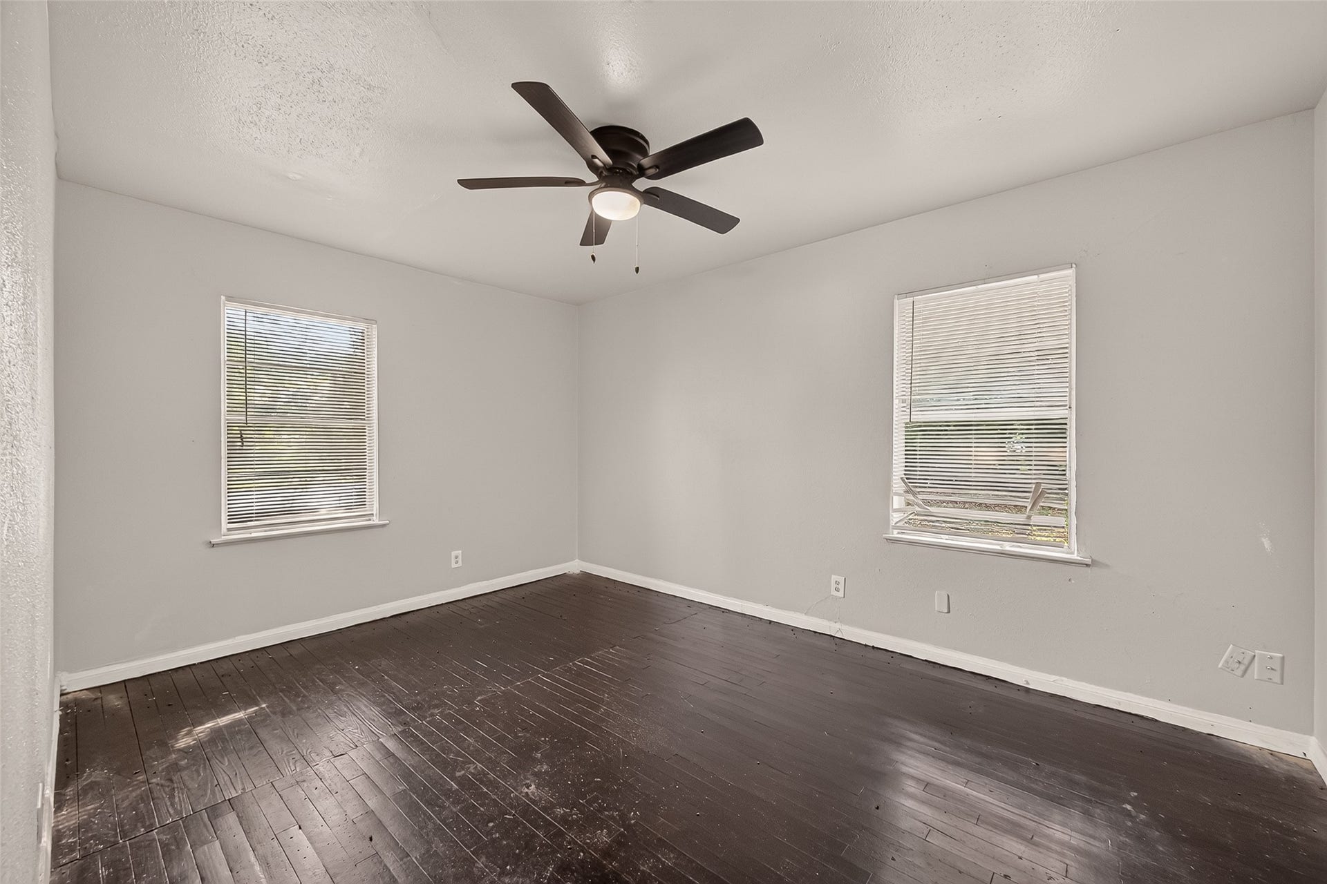 5782 Belcrest Street, Houston, TX 77033