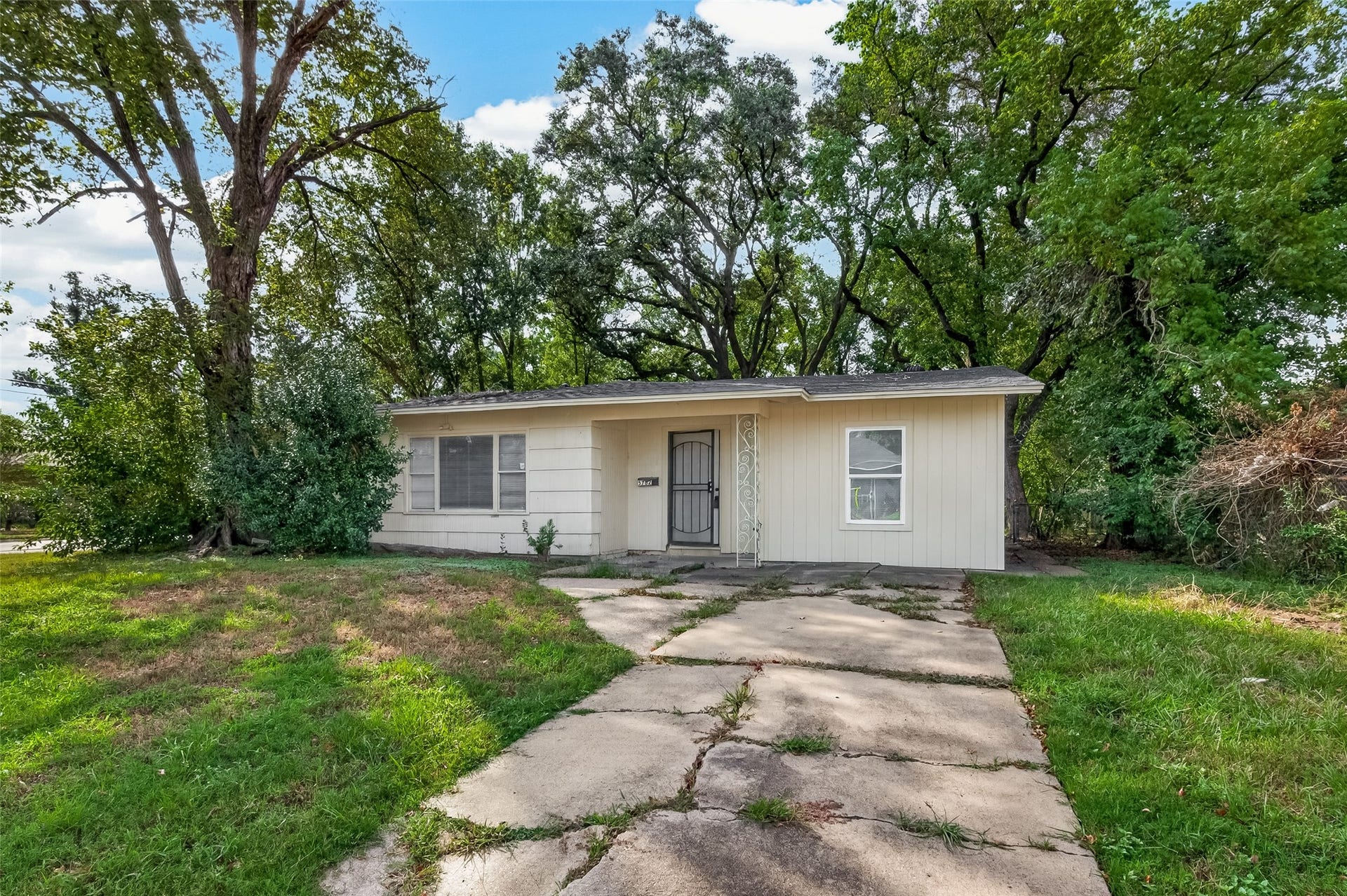 5782 Belcrest Street, Houston, TX 77033
