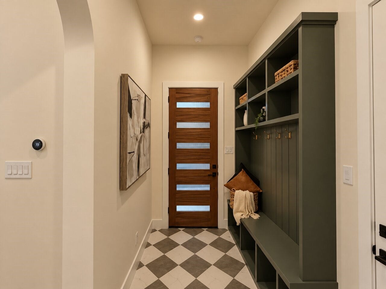 1122 Robbie Street, Houston, TX 77009 Entry mudroom for storing shoes, bags, and jackets.