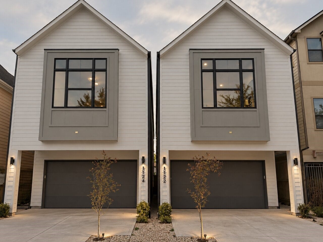 1122 Robbie Street, Houston, TX 77009 Welcome to Robbie Street Grove! These two beautiful new construction homes are move-in ready. Each home has 2500 SF living, 3 bed, 3.5 bath, and flex space. Private driveway, backyard, and rear patio. No HOA. Zoned to A-Rated Fields Elementary.