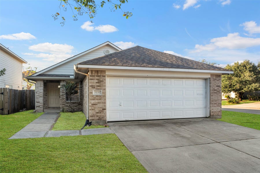 Property photo for 1410 Carolina Grove Lane, Houston, TX