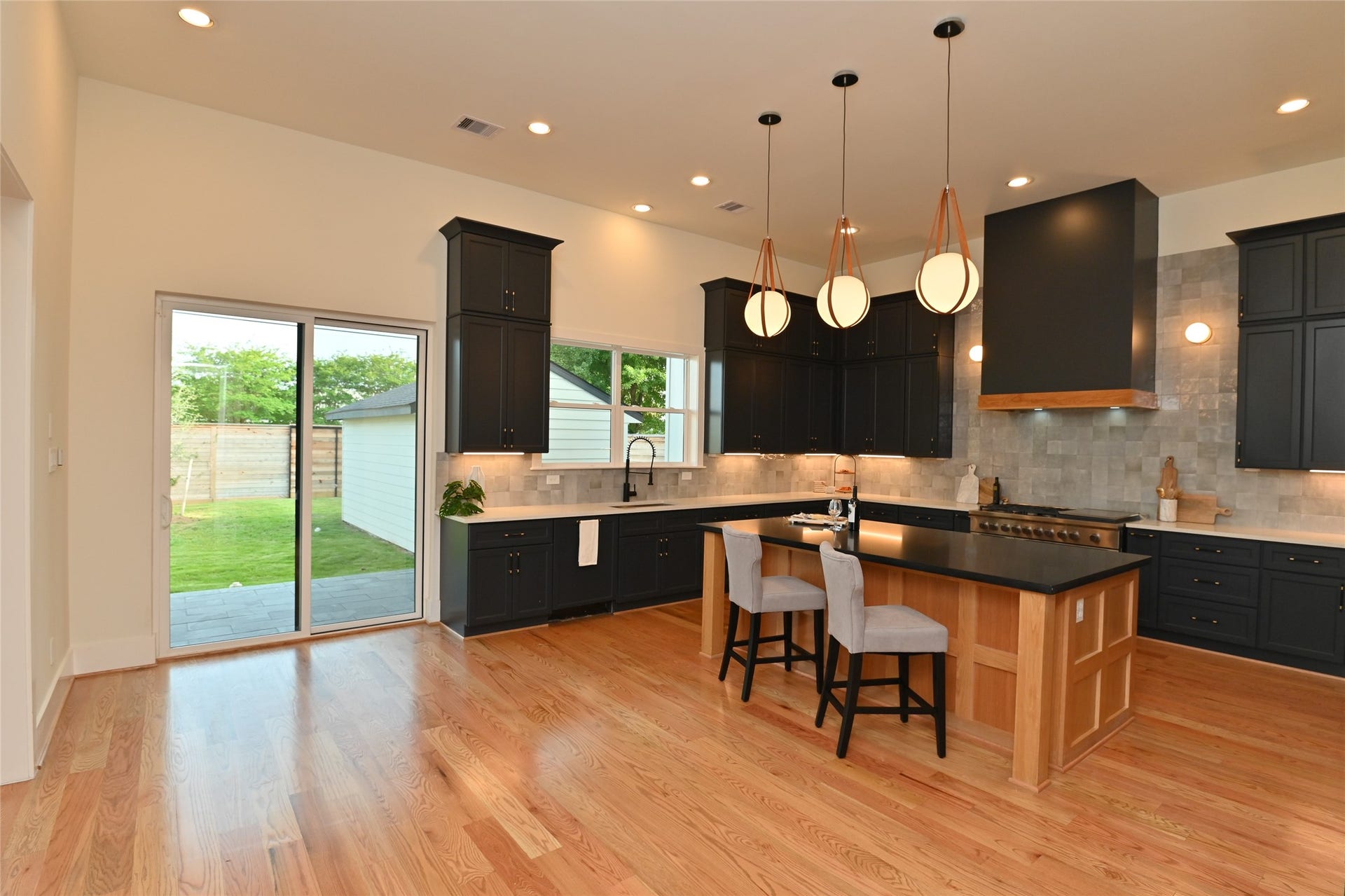 1733 Du Barry Lane, Houston, TX 77018 Breakfast area and large kitchen