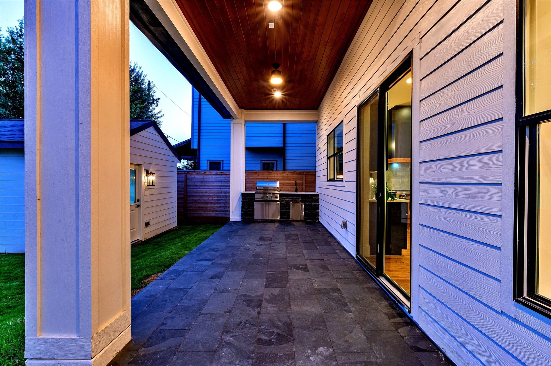 1733 Du Barry Lane, Houston, TX 77018 Outdoor covered patio with kitchen.