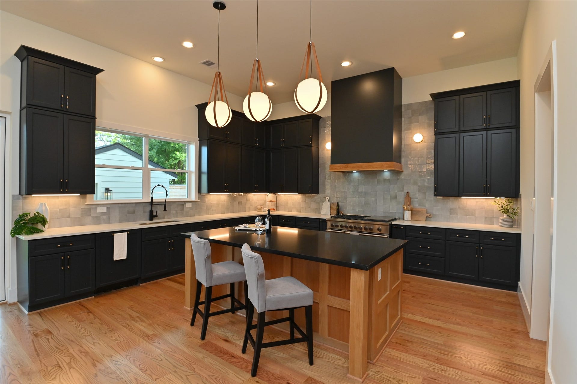 1733 Du Barry Lane, Houston, TX 77018 Custom Kitchen