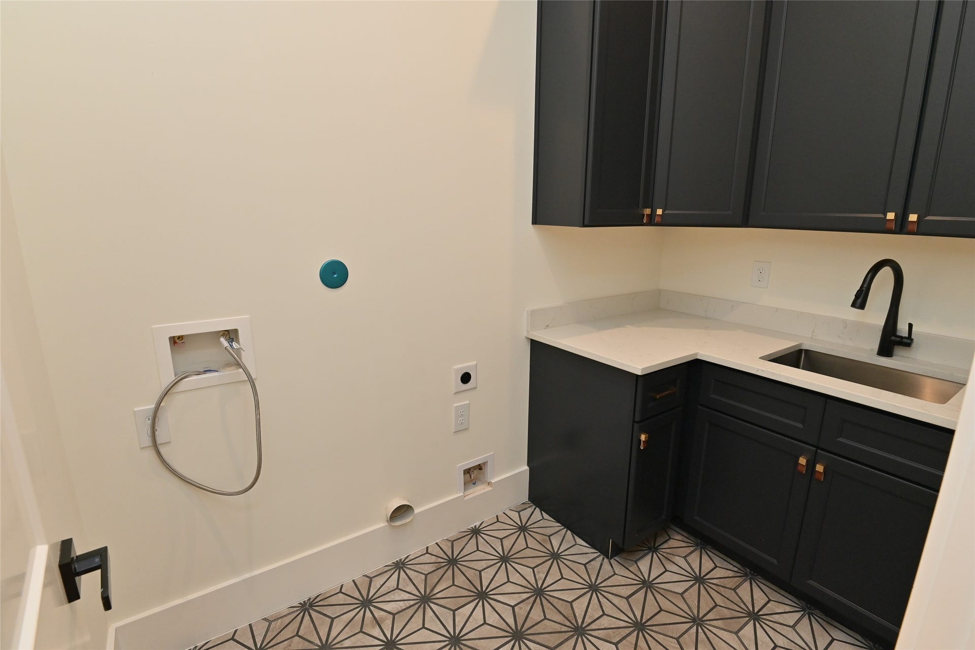 1733 Du Barry Lane, Houston, TX 77018 Laundry Upstairs