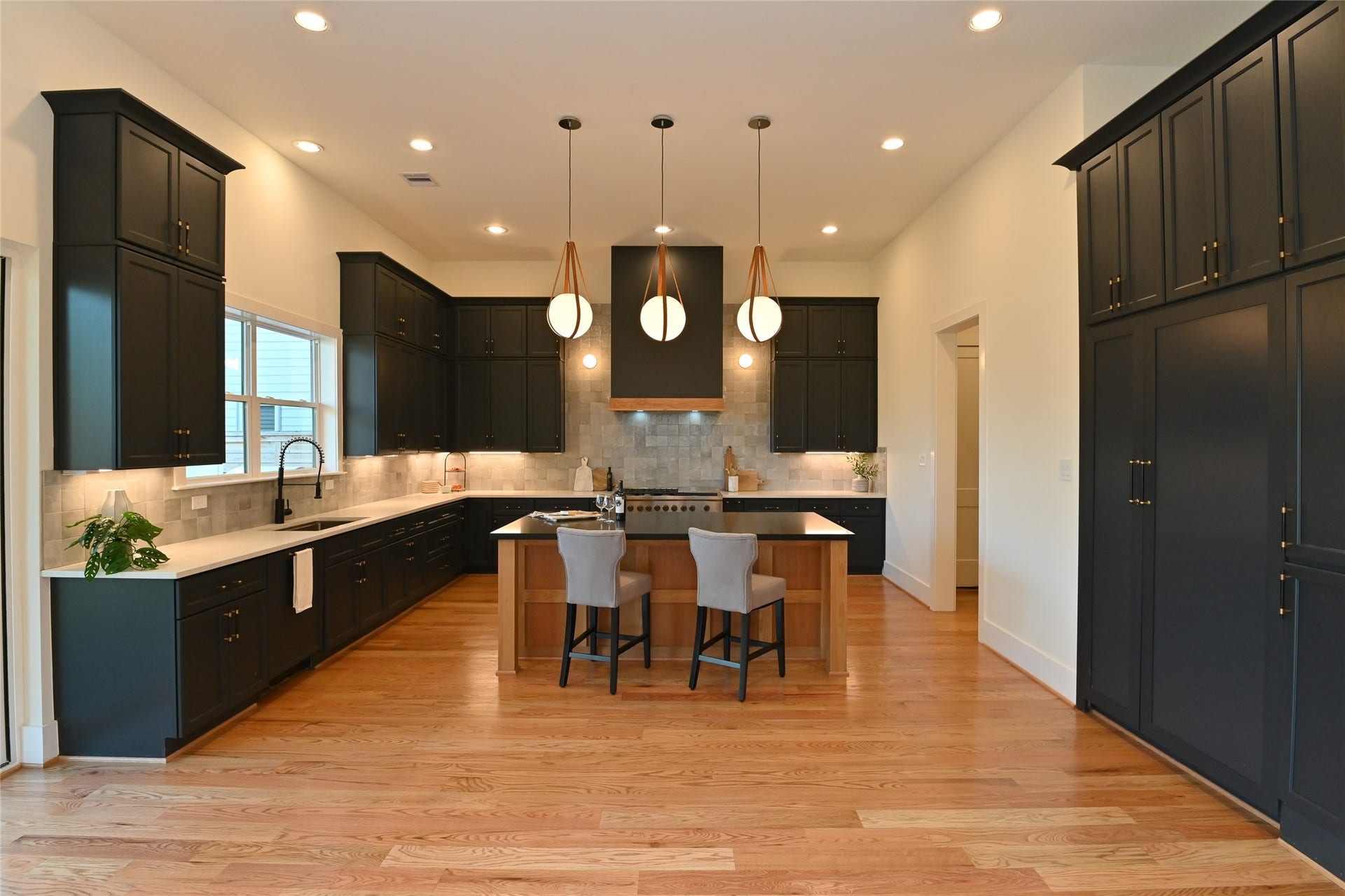1733 Du Barry Lane, Houston, TX 77018 Custom Kitchen