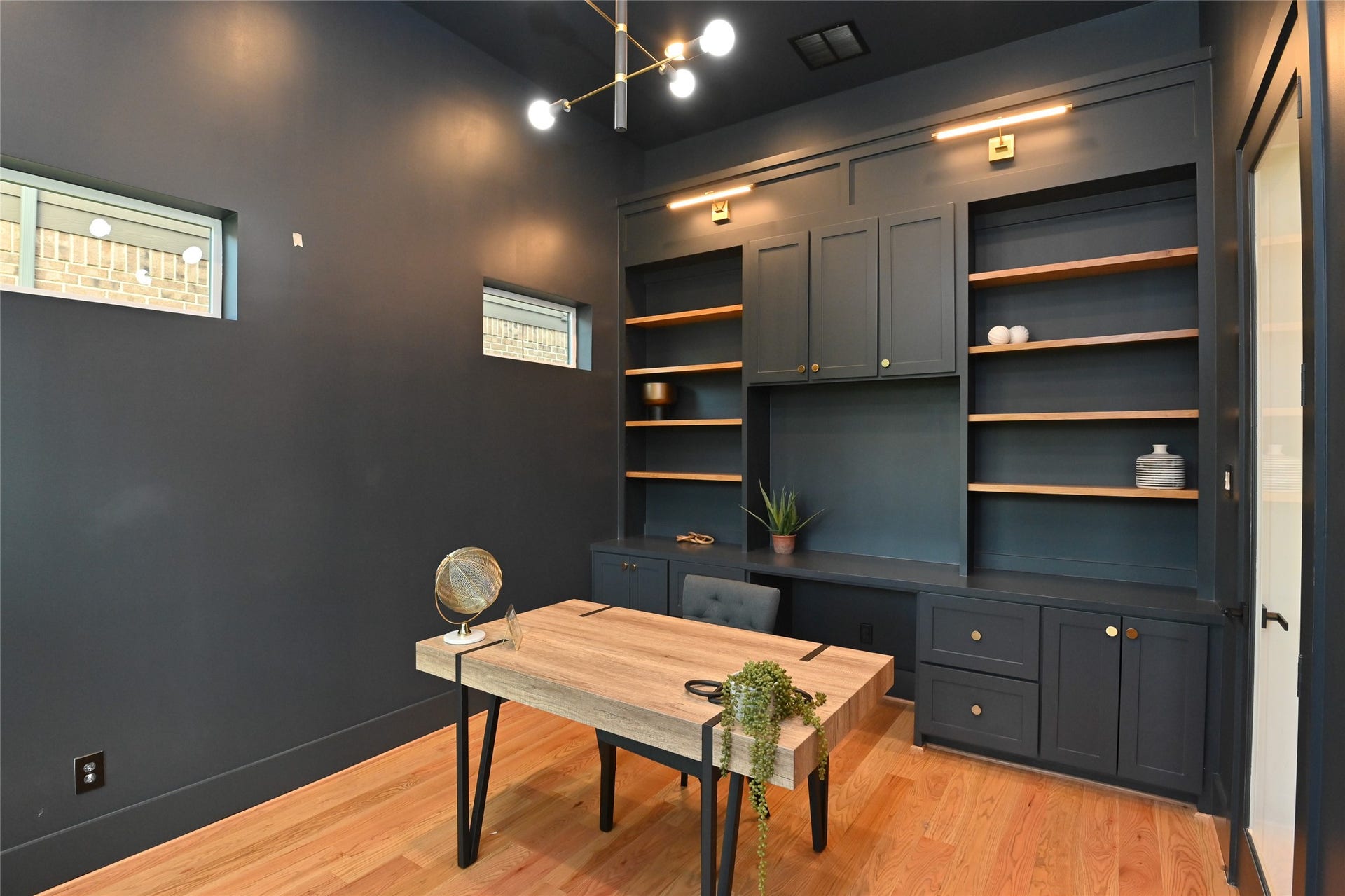 1733 Du Barry Lane, Houston, TX 77018 Custom Office