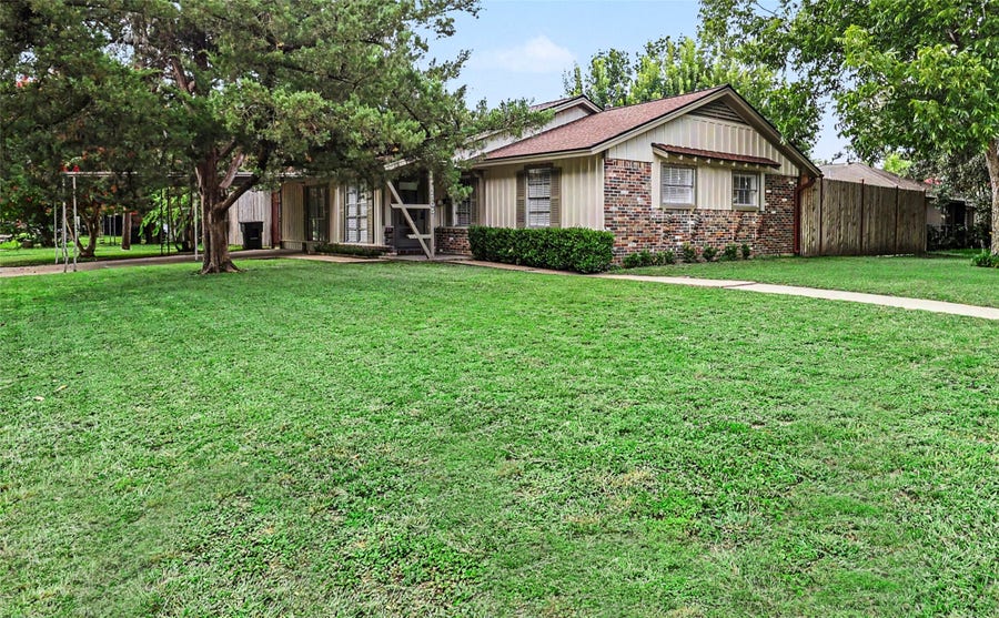 Property photo for 2303 Bron Holly Drive, Houston, TX