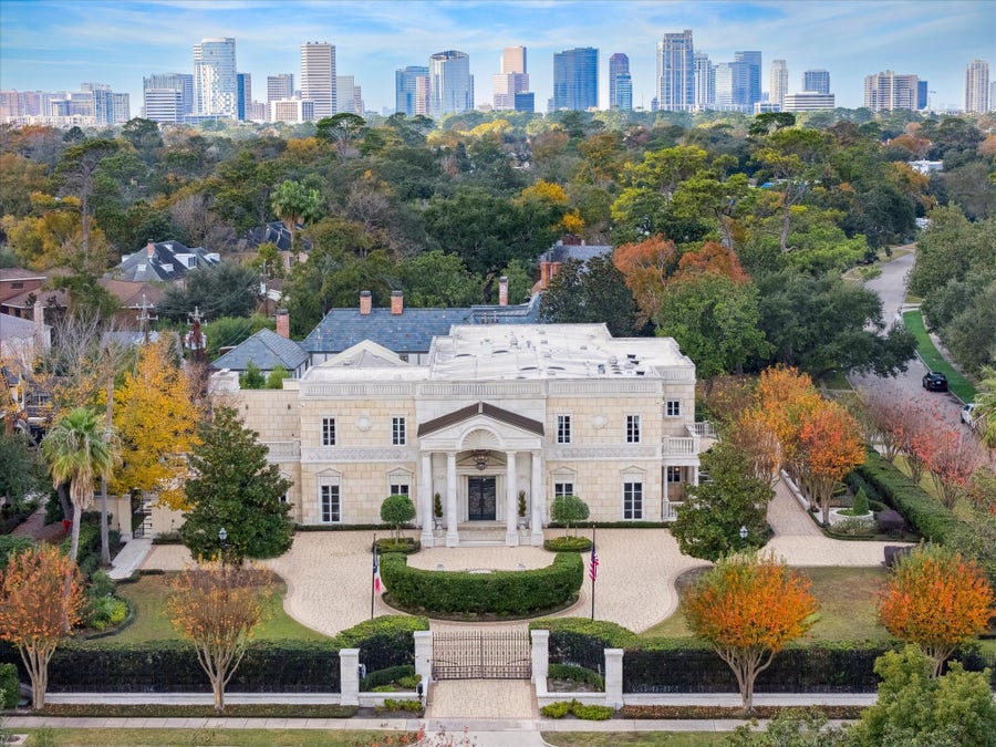 Property photo for 1708 River Oaks Boulevard, Houston, TX