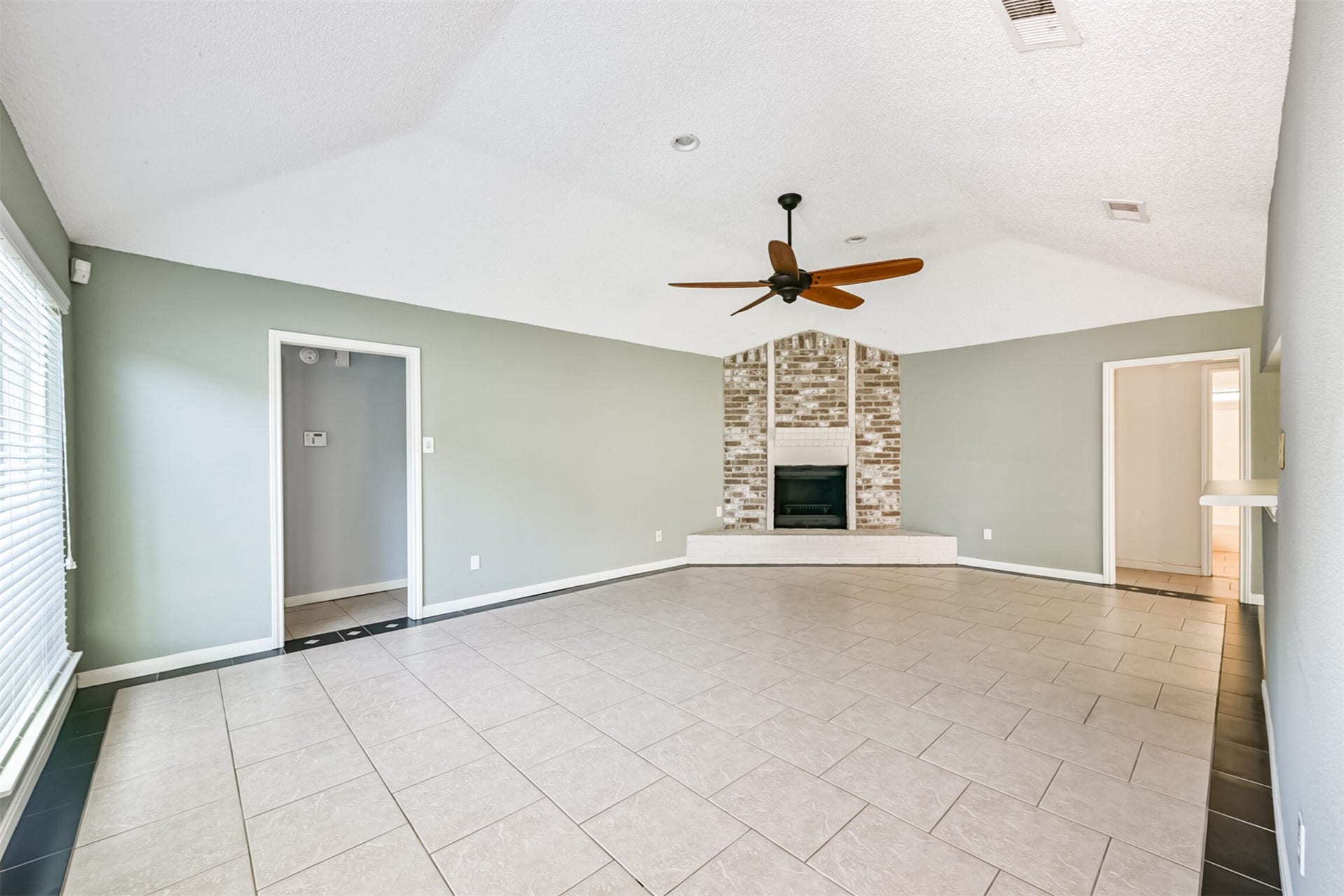 16927 Amidon Drive, Spring, TX 77379 16927 Amidon Drive, Spring, TX 77379